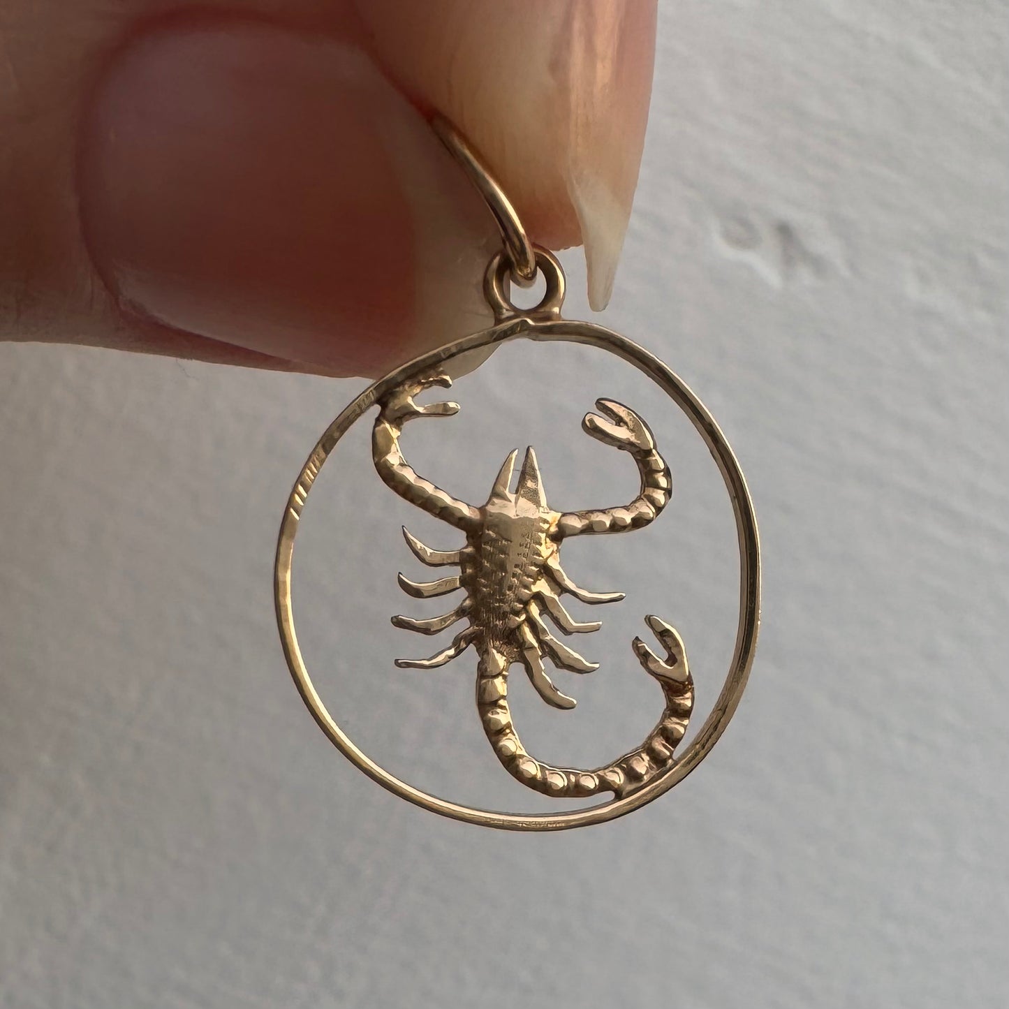 V I N T A G E // the scorpion / 18k yellow gold mid century Scorpio zodiac / a pendant