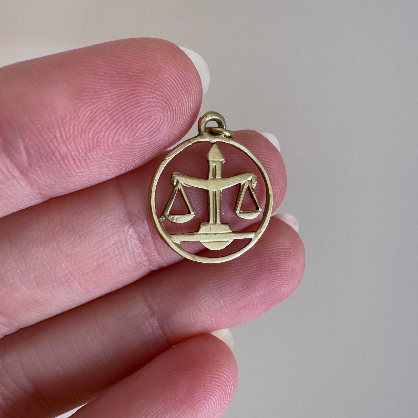 V I N T A G E // scales of justice / 14k yellow gold mid century Libra zodiac / a pendant