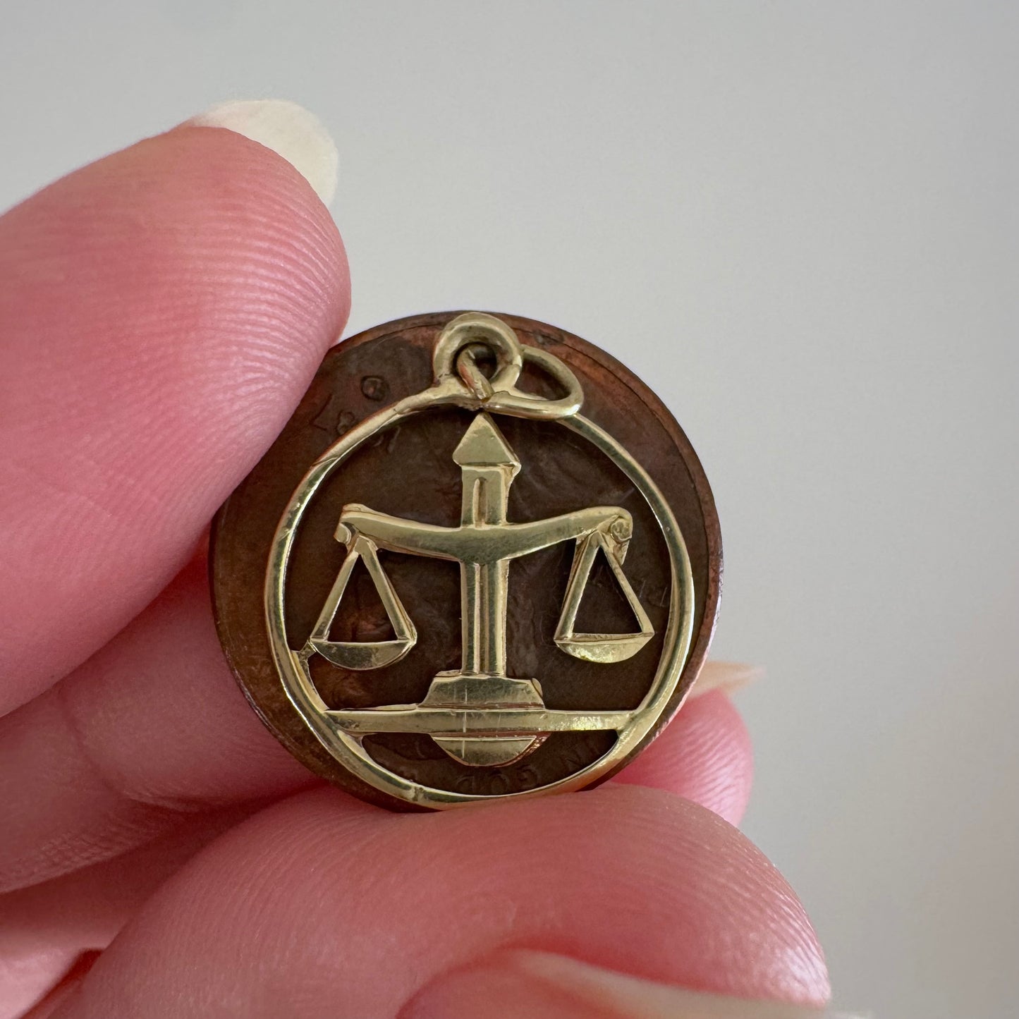 V I N T A G E // scales of justice / 14k yellow gold mid century Libra zodiac / a pendant