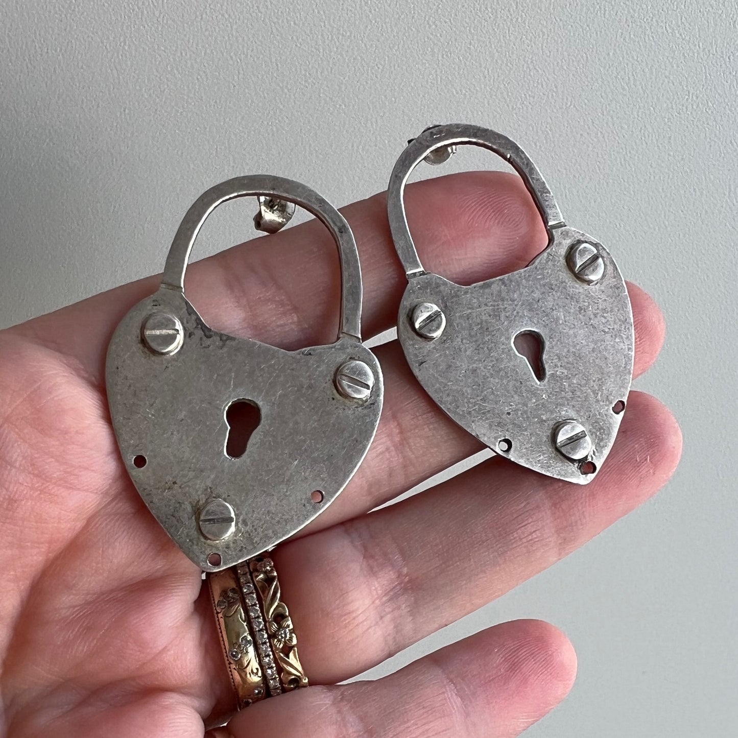 V I N T A G E // love locks / sterling silver heart padlock design post earrings