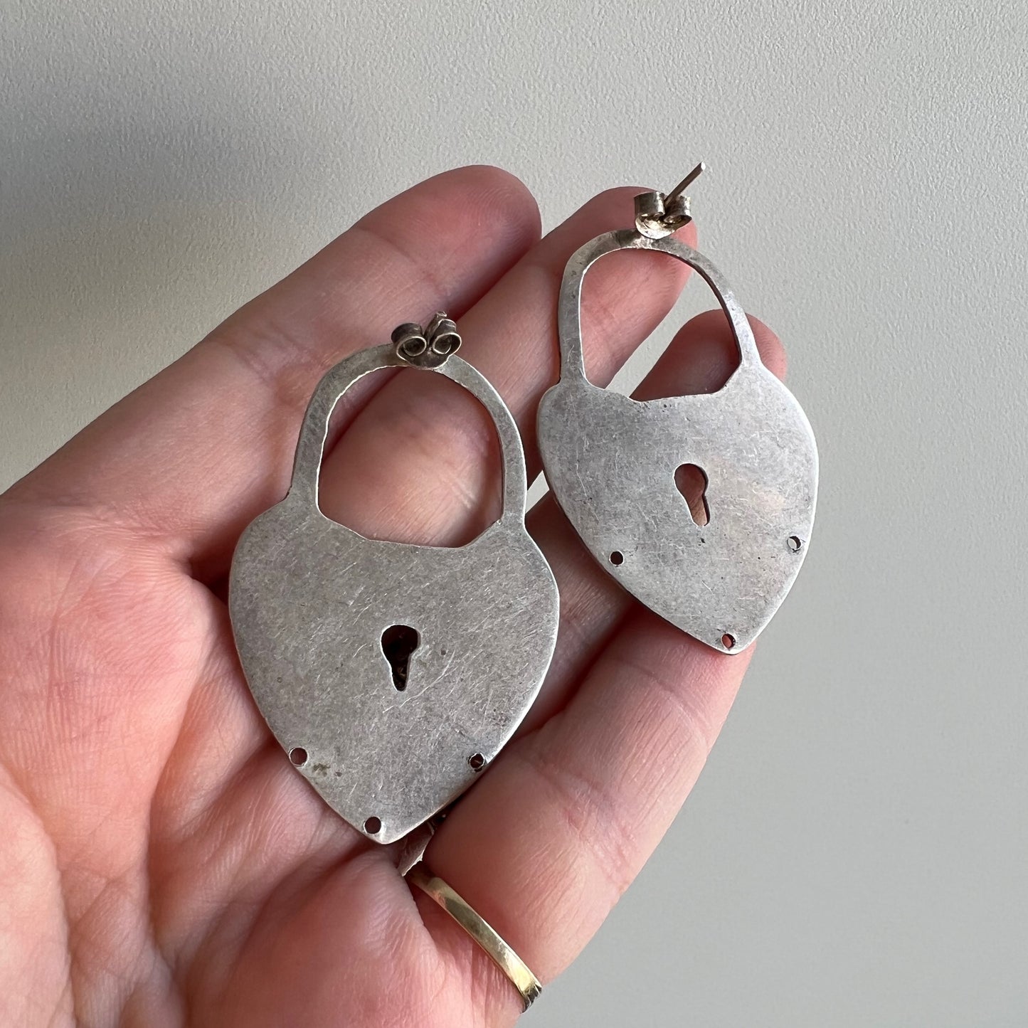 V I N T A G E // love locks / sterling silver heart padlock design post earrings