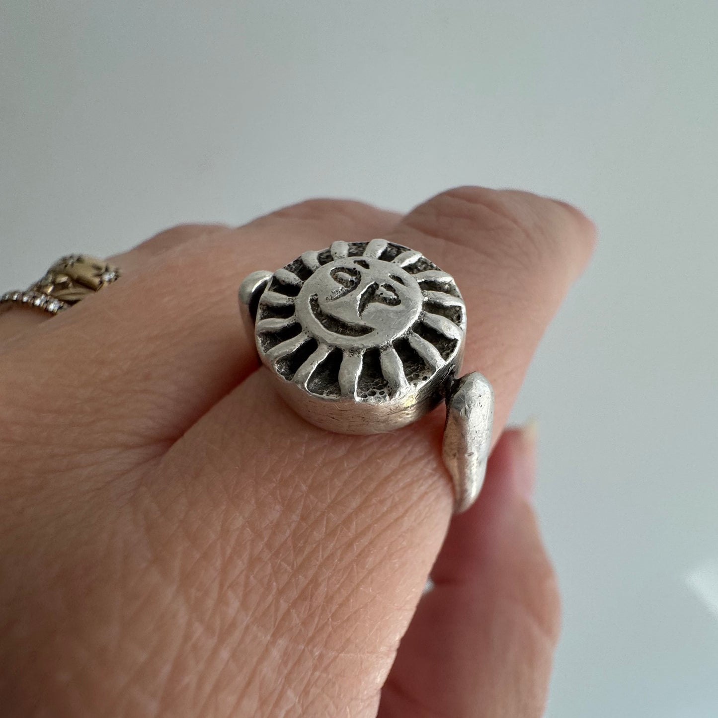V I N T A G E // familiar cycle / sterling silver sun and moon face flip ring / size 7