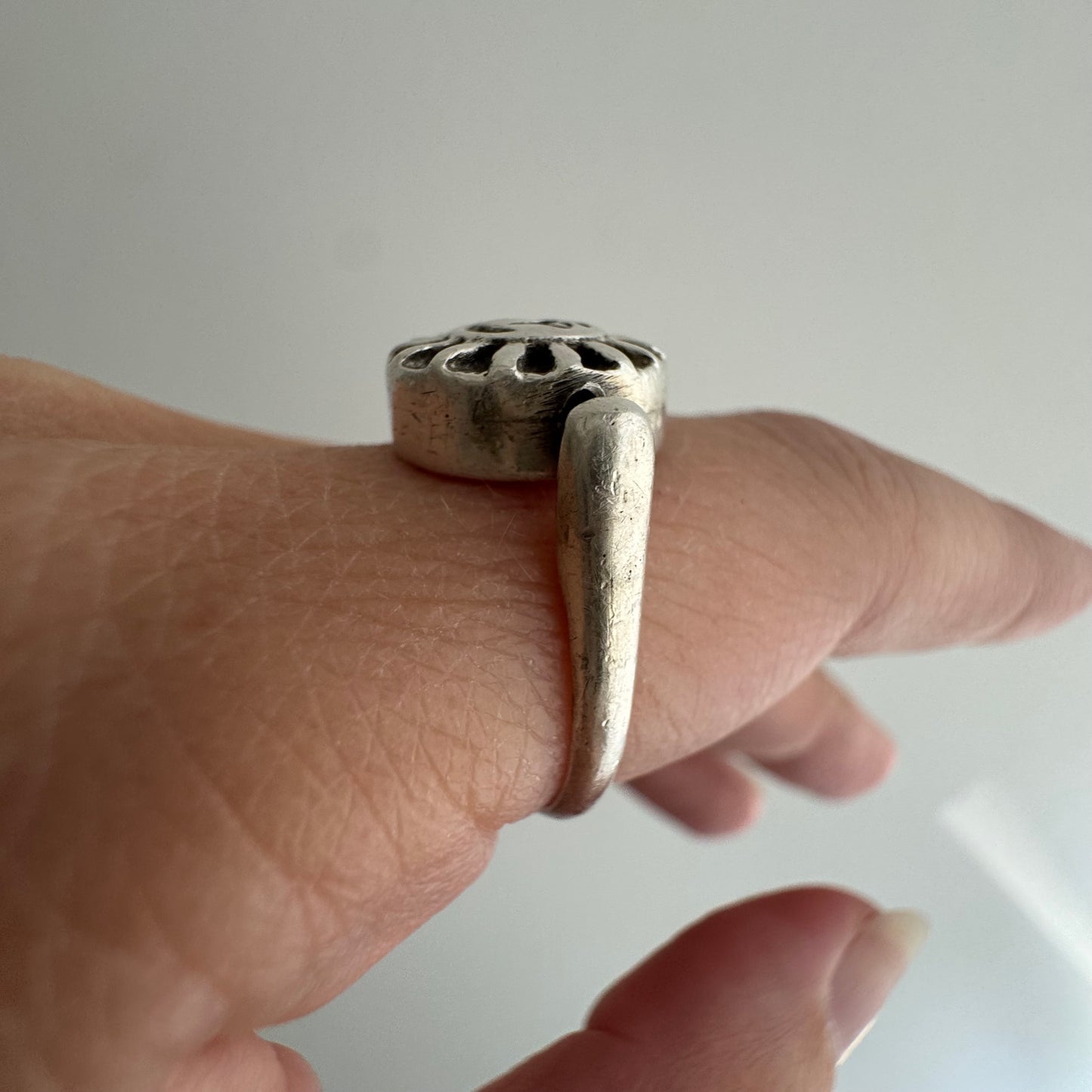 V I N T A G E // familiar cycle / sterling silver sun and moon face flip ring / size 7