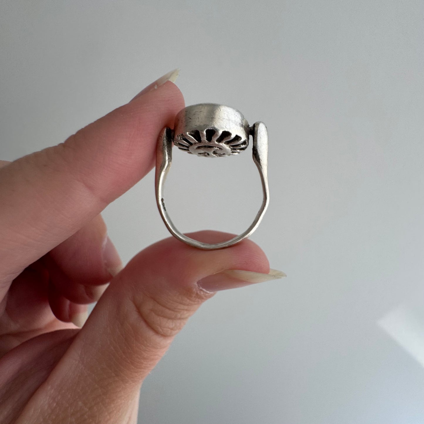 V I N T A G E // familiar cycle / sterling silver sun and moon face flip ring / size 7