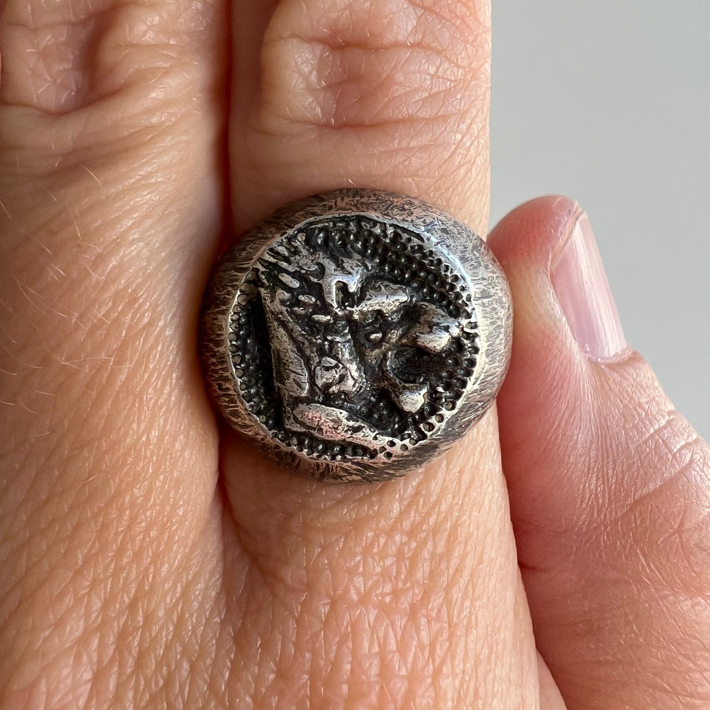 V I N T A G E // unusual roar / sterling silver sand cast lion signet ring / size 8