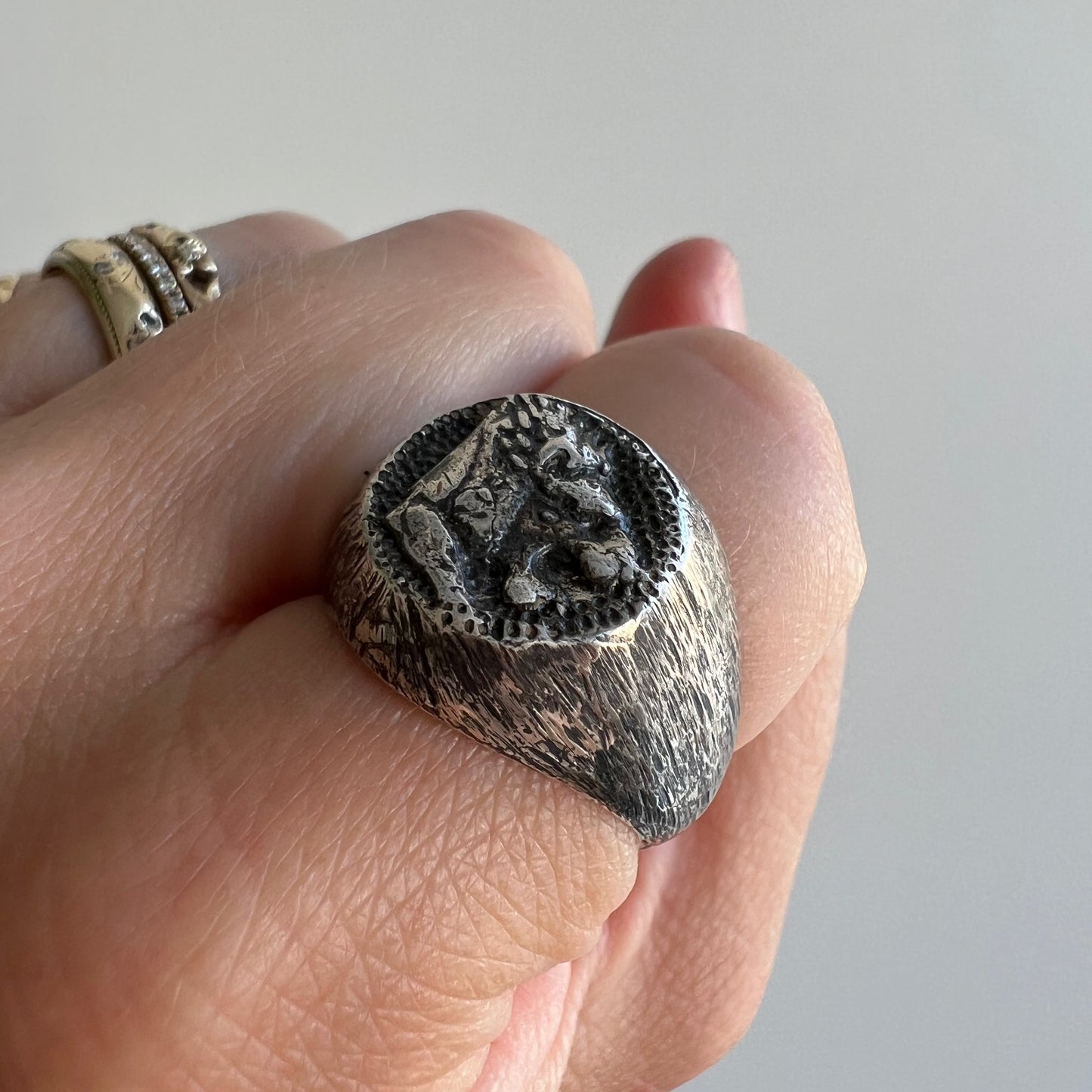 V I N T A G E // unusual roar / sterling silver sand cast lion signet ring / size 8