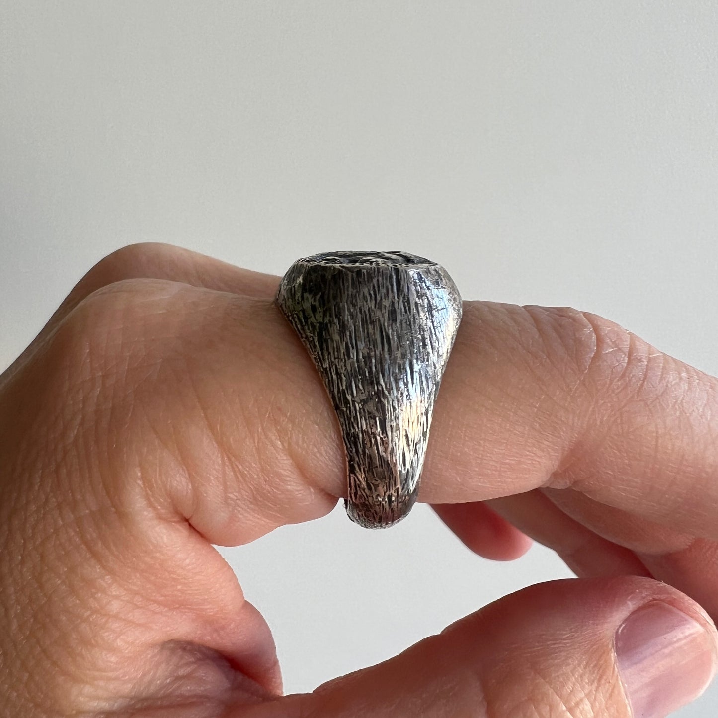 V I N T A G E // unusual roar / sterling silver sand cast lion signet ring / size 8