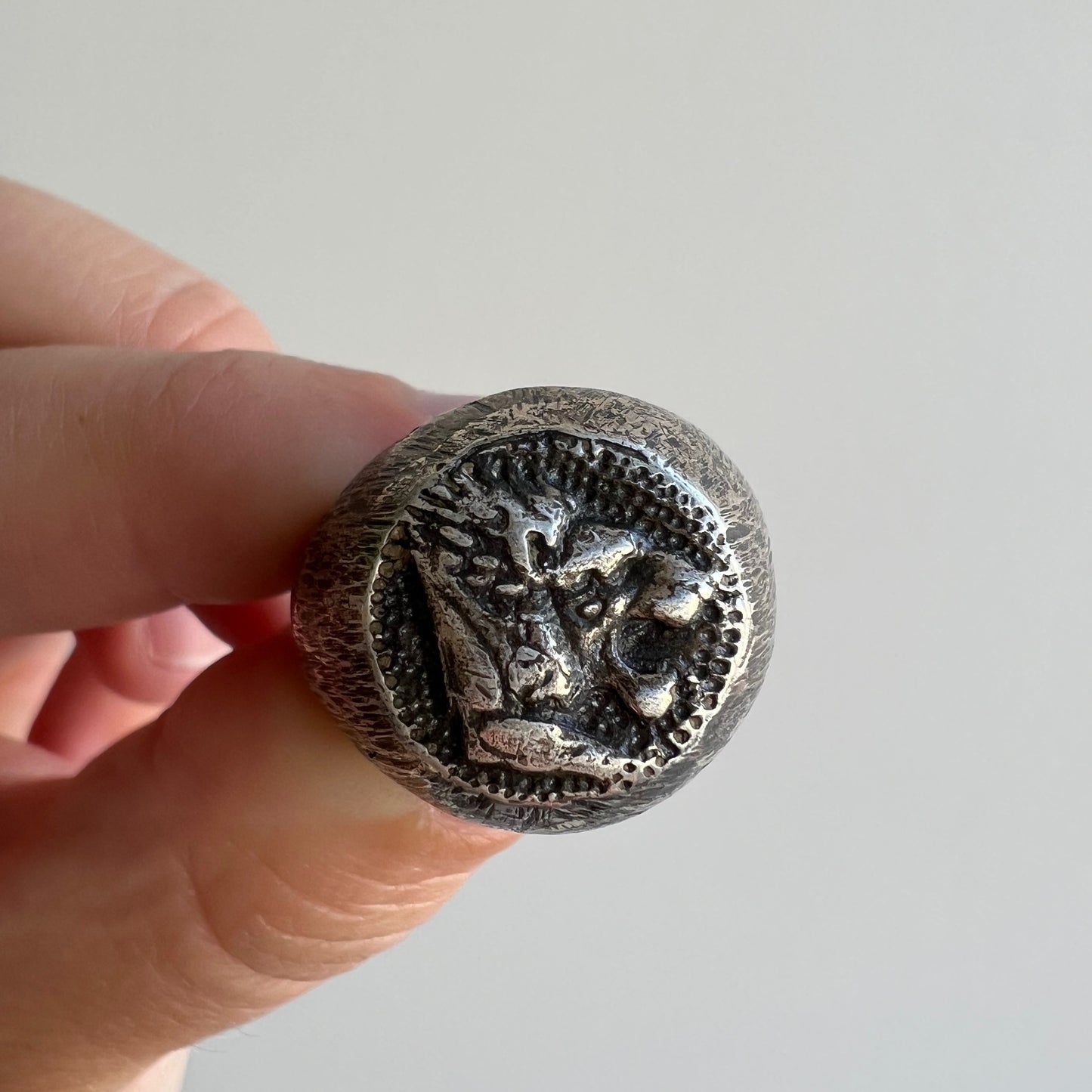 V I N T A G E // unusual roar / sterling silver sand cast lion signet ring / size 8