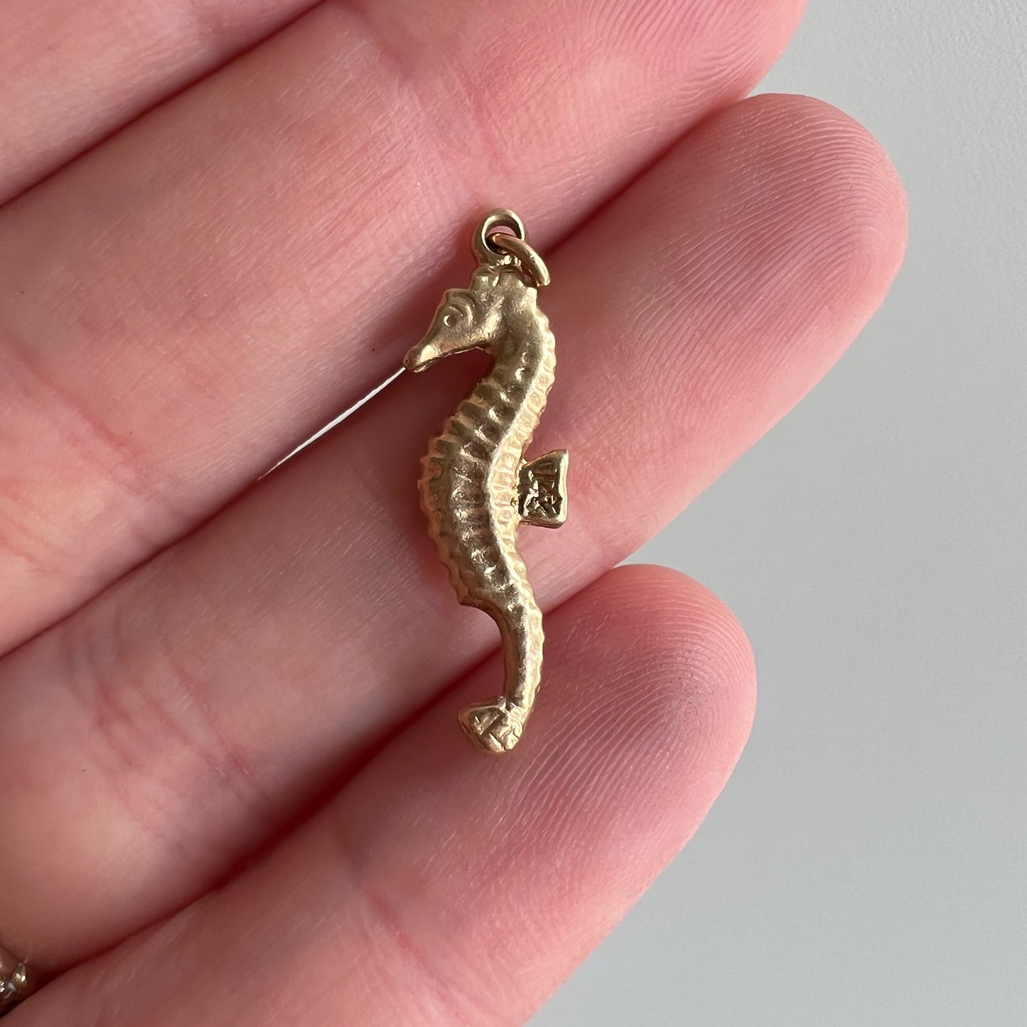 V I N T A G E // Mr Mom / 14k yellow gold sea horse charm or pendant