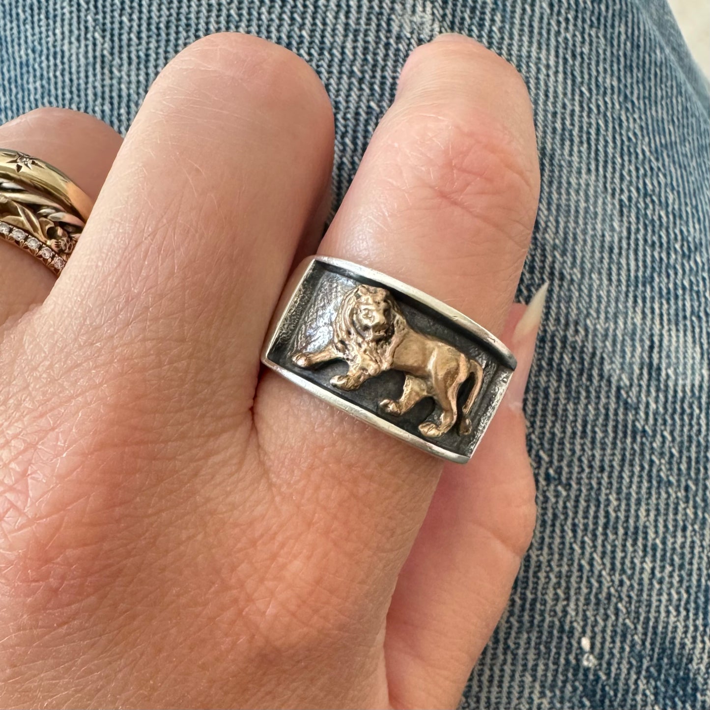 V I N T A G E // framed courage / sterling silver lion shadowbox signet ring / size 7+