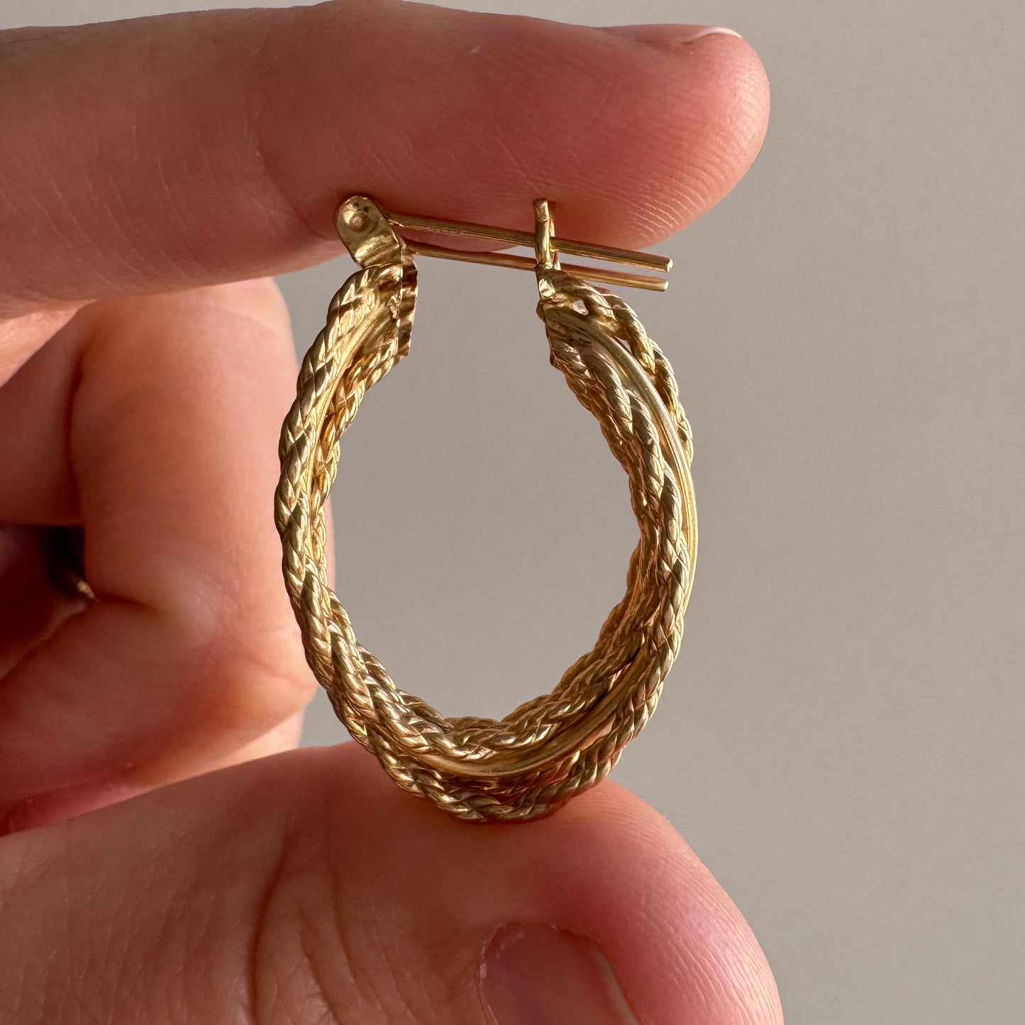 V I N T A G E // gold fiber arts / 14k twisted rope oval latch back hoop earrings / 1+ inch