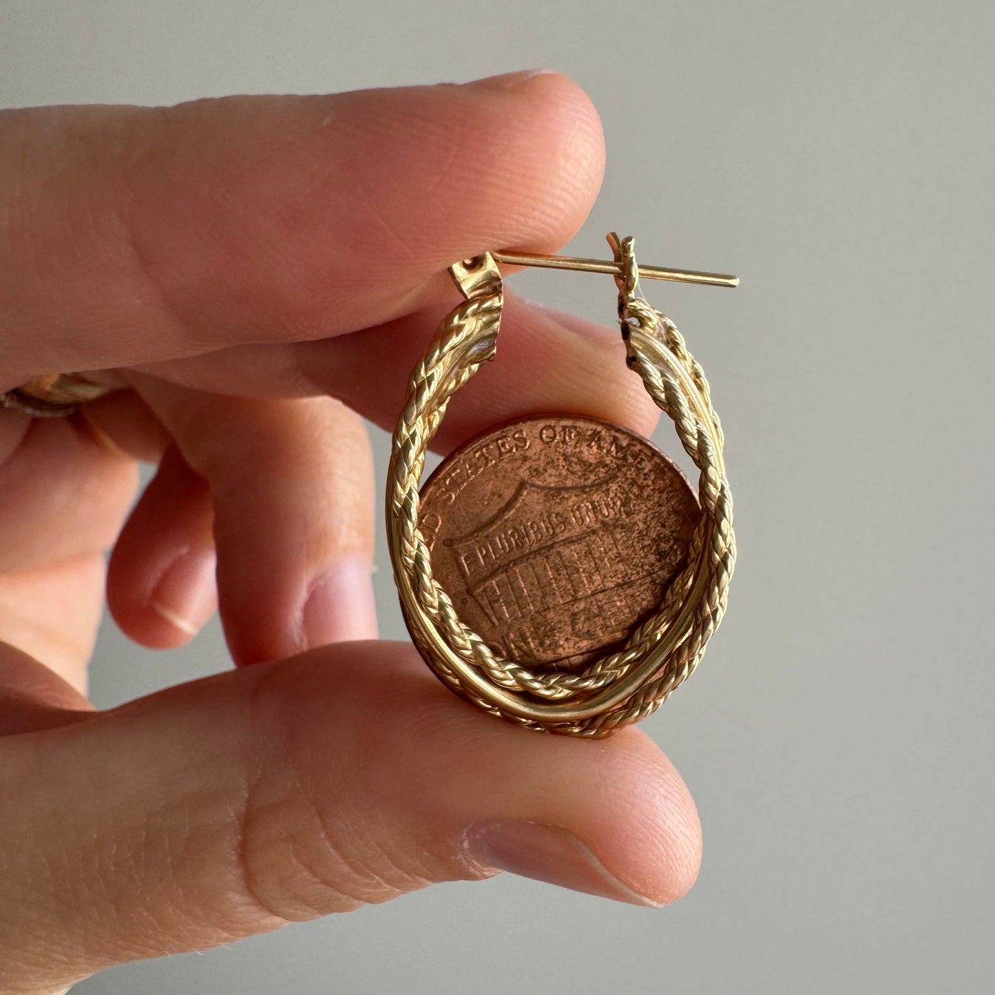 V I N T A G E // gold fiber arts / 14k twisted rope oval latch back hoop earrings / 1+ inch