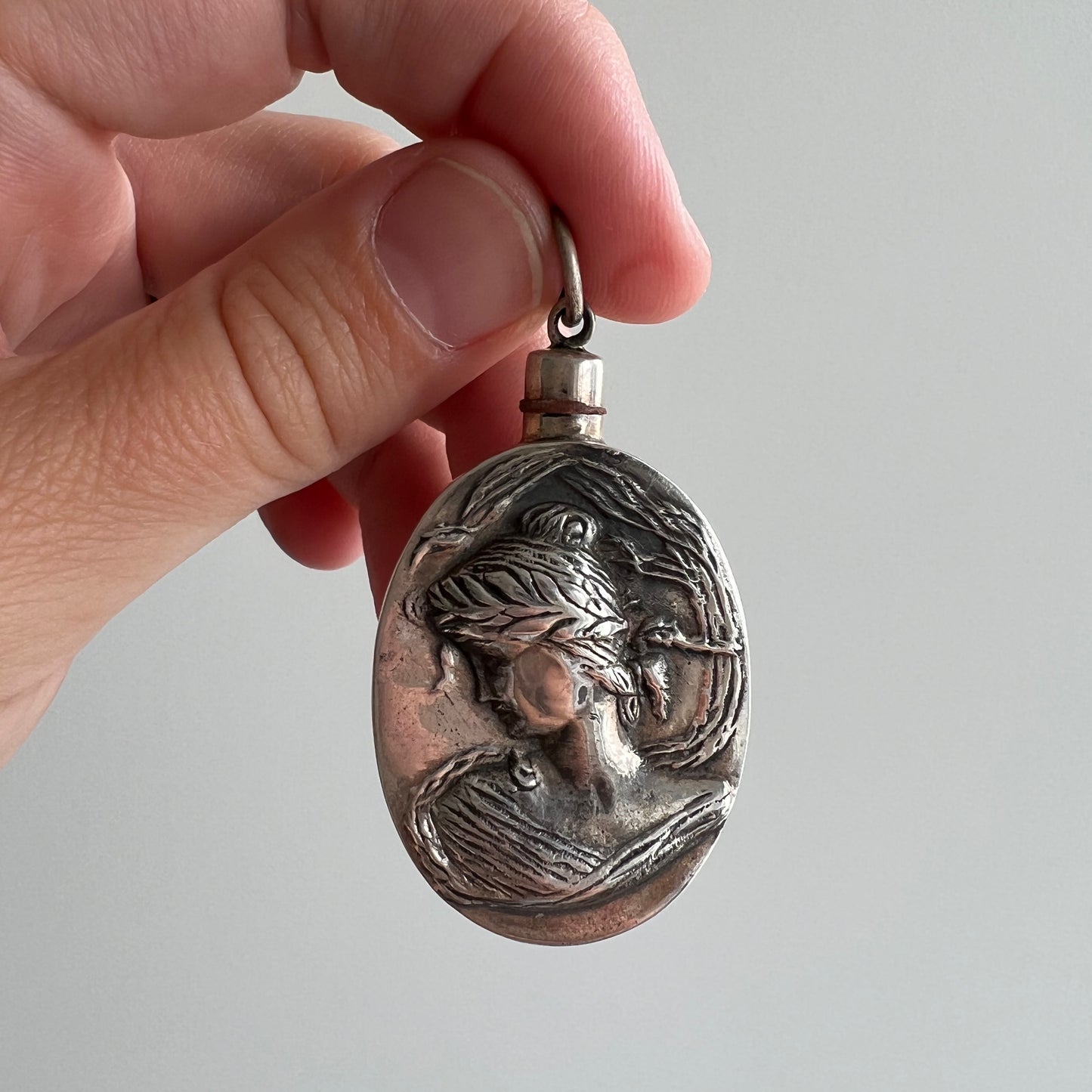 V I N T A G E // wind blown side eye / sterling silver art nouveau style perfume bottle / a pendant