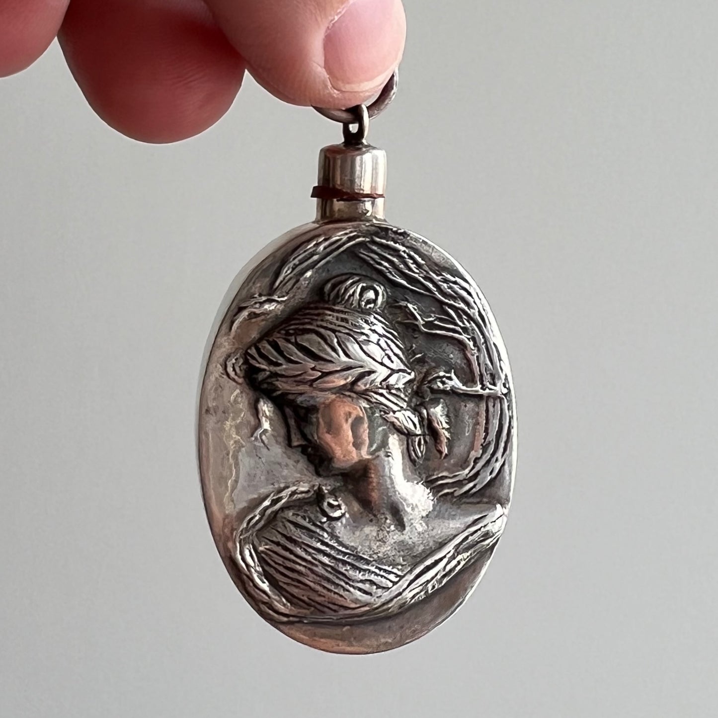 V I N T A G E // wind blown side eye / sterling silver art nouveau style perfume bottle / a pendant