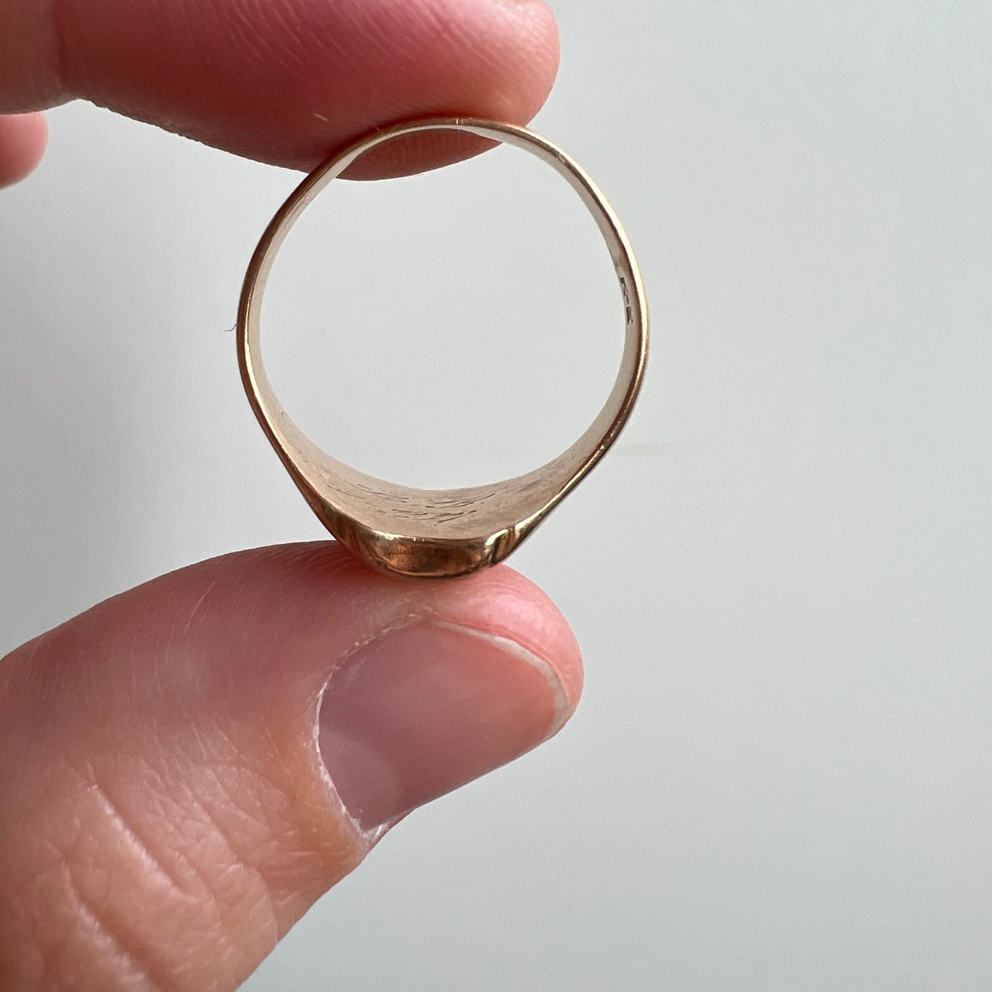 V I N T A G E // 1927 memories / 10k rosy yellow gold very worn signet ring / size 6.5