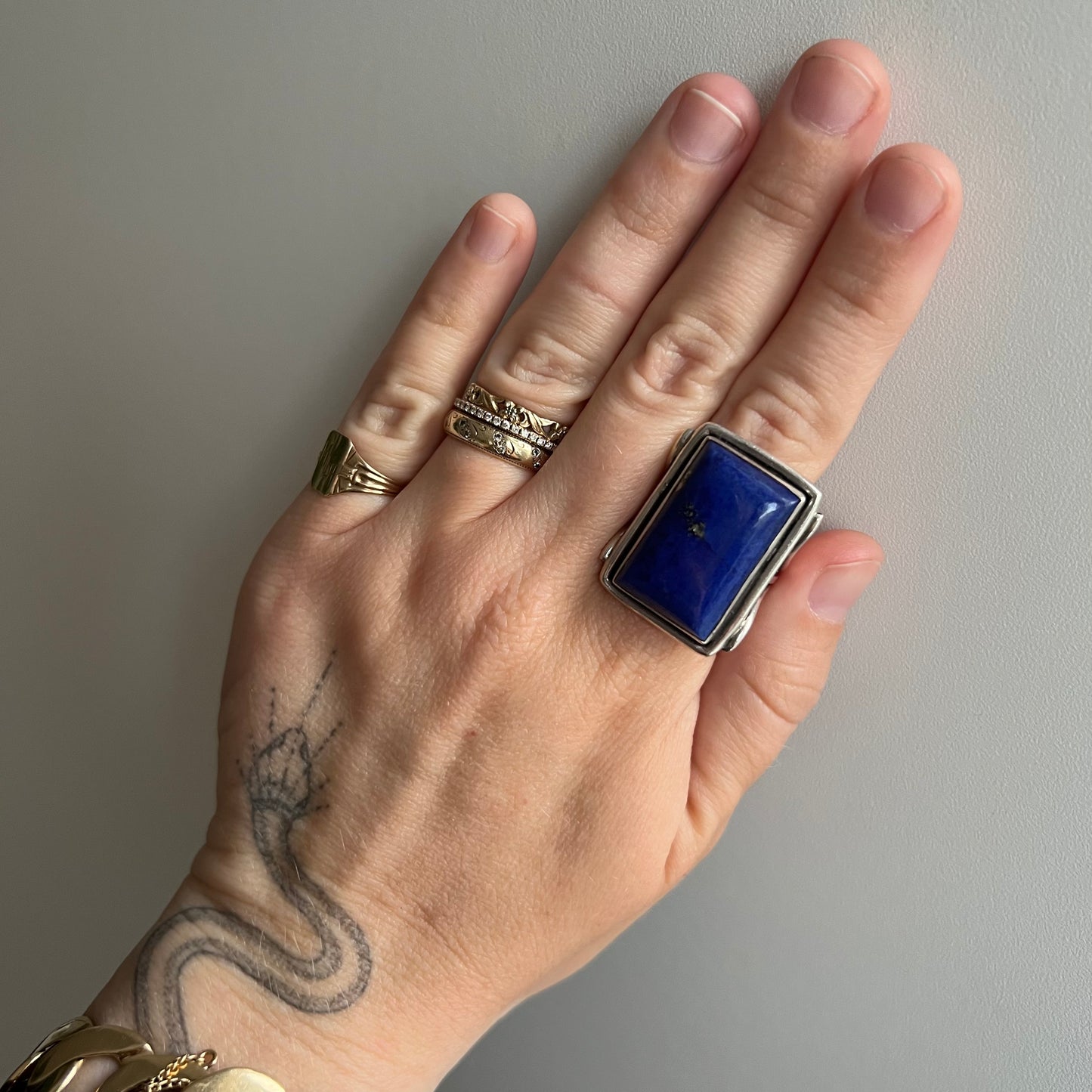 V I N T A G E // midnight solstice skies / sterling silver and lapis ring / size 8-8.25