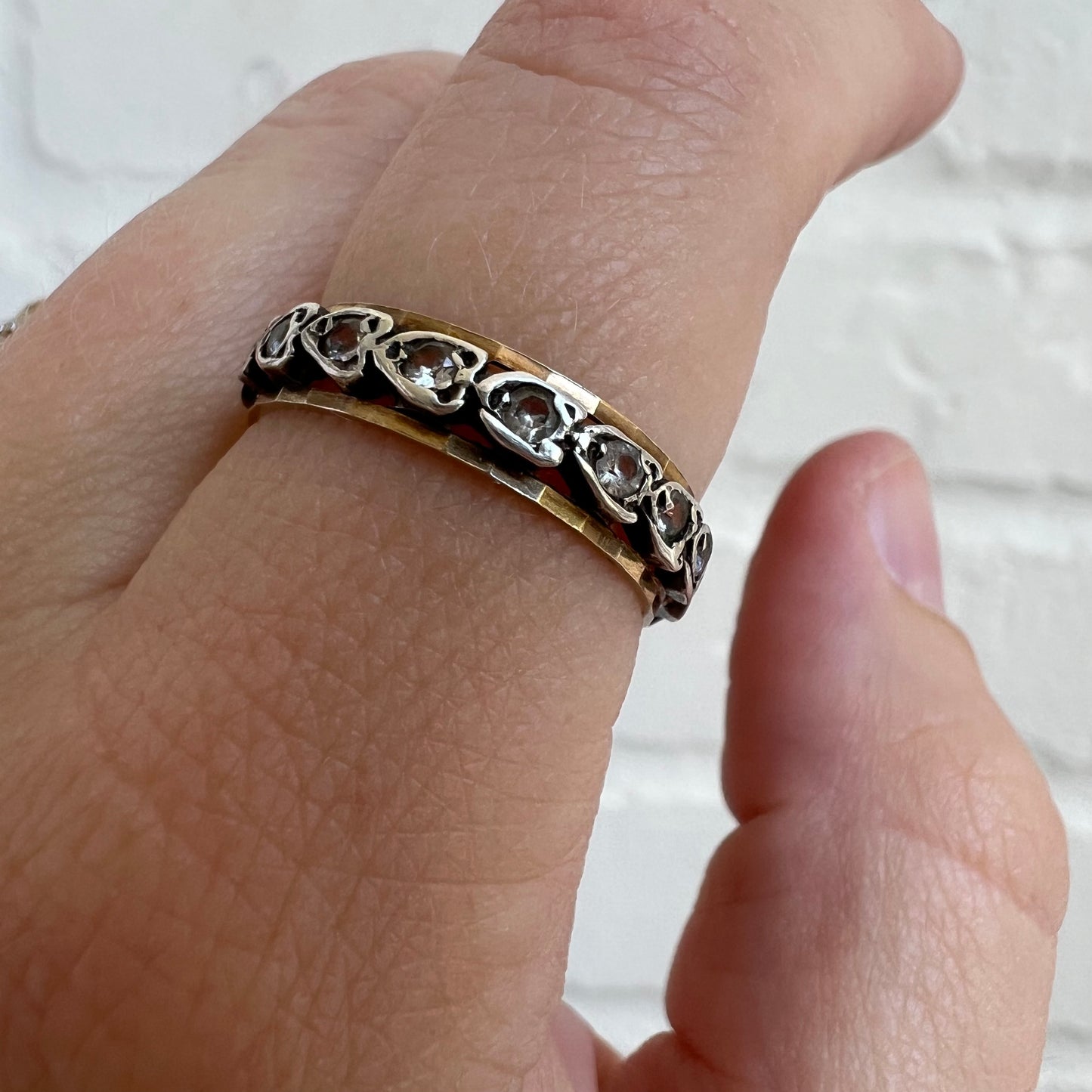 V I N T A G E // ambiguous hearts / sterling silver and 9k gold eternity band / size 7.25-7.5