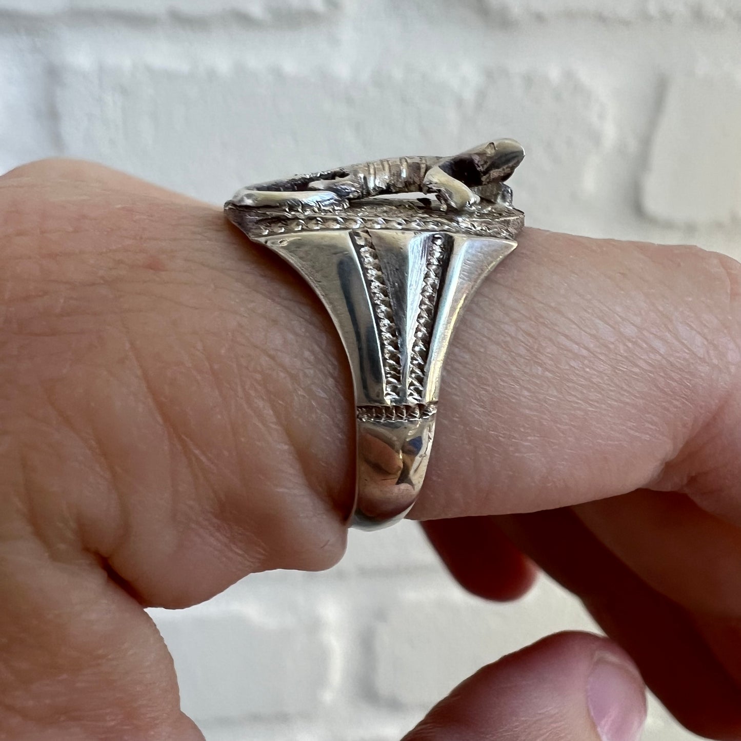 V I N T A G E // sunbather / sterling silver lizard signet ring / size 7.75