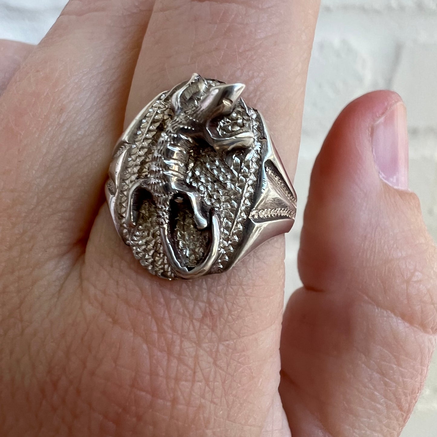 V I N T A G E // sunbather / sterling silver lizard signet ring / size 7.75