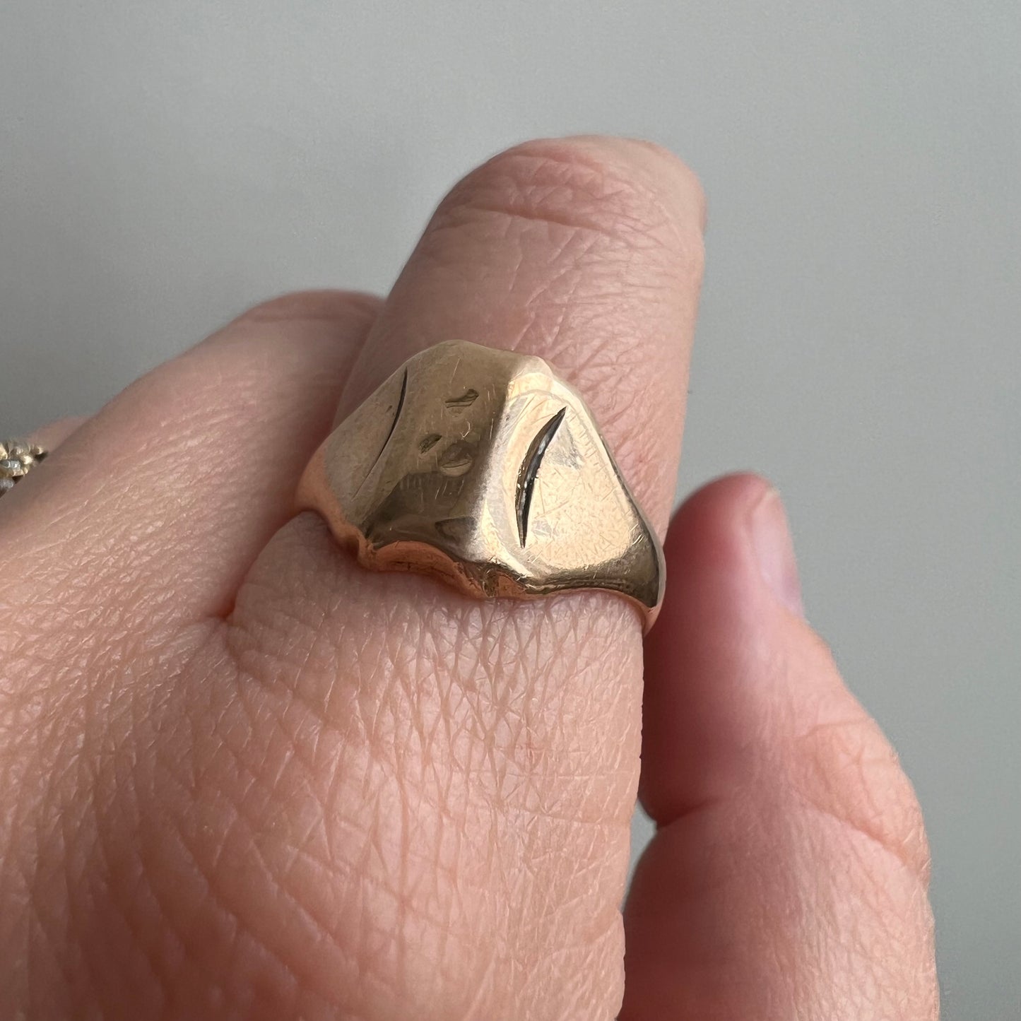 V I N T A G E // 1927 memories / 10k rosy yellow gold very worn signet ring / size 6.5