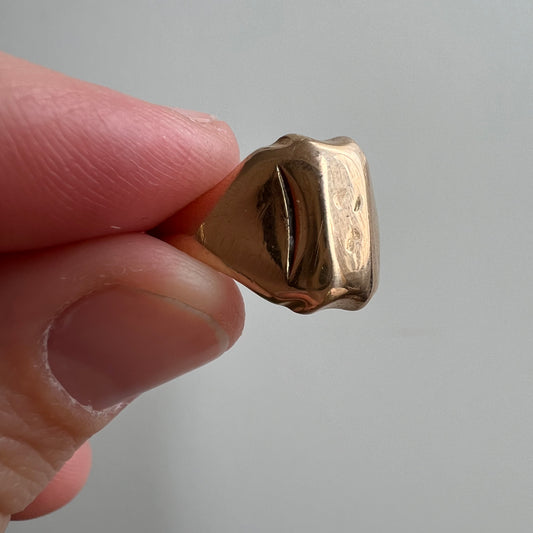 V I N T A G E // 1927 memories / 10k rosy yellow gold very worn signet ring / size 6.5