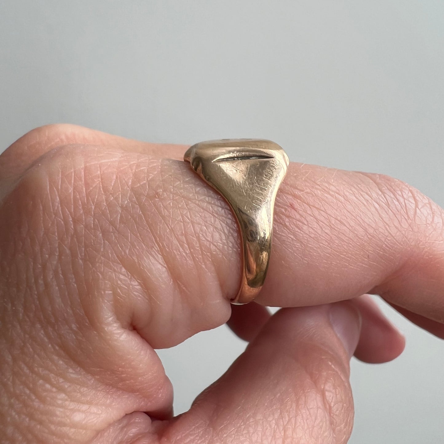 V I N T A G E // 1927 memories / 10k rosy yellow gold very worn signet ring / size 6.5