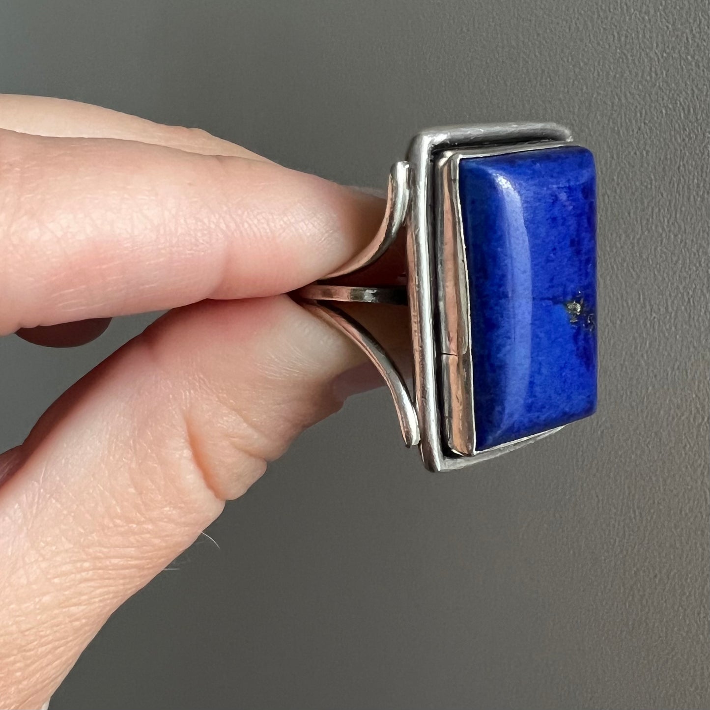 V I N T A G E // midnight solstice skies / sterling silver and lapis ring / size 8-8.25