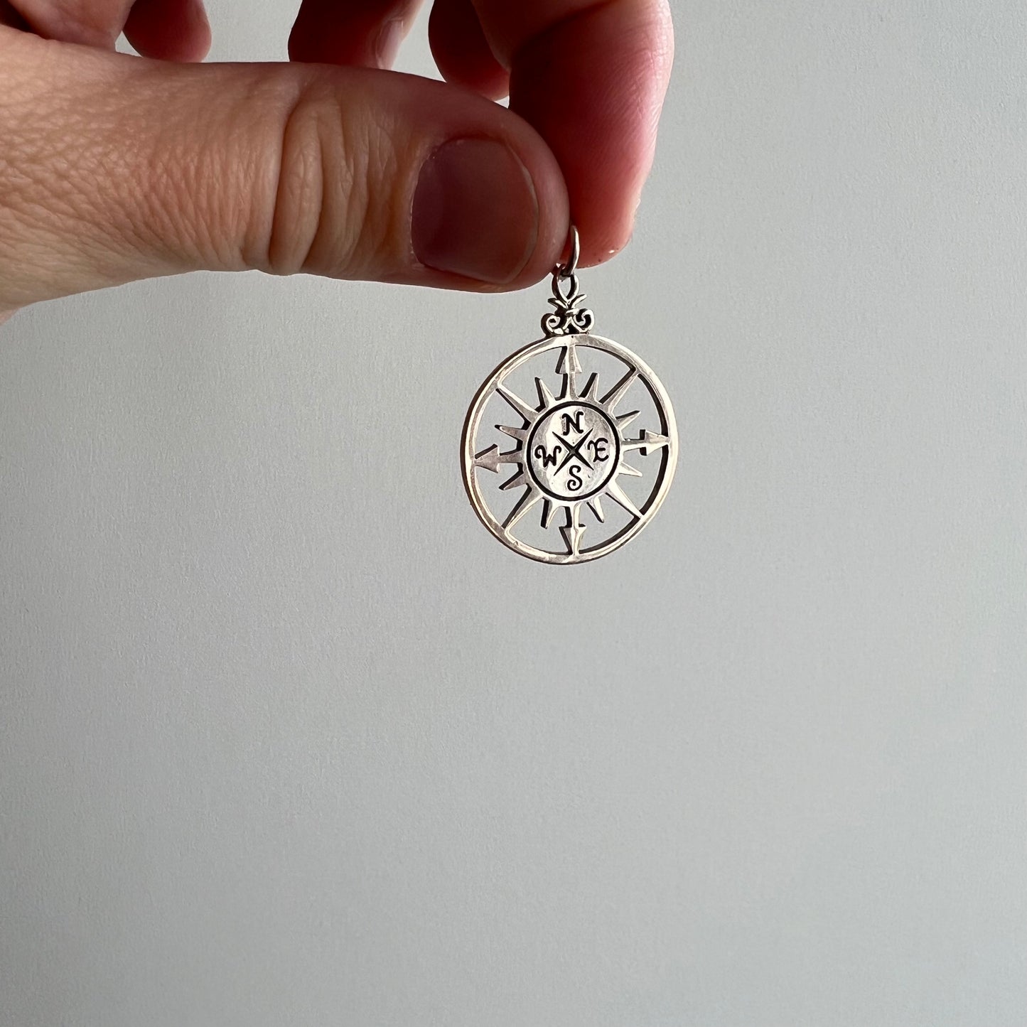 V I N T A G E // sense of direction / sterling silver compass pendant