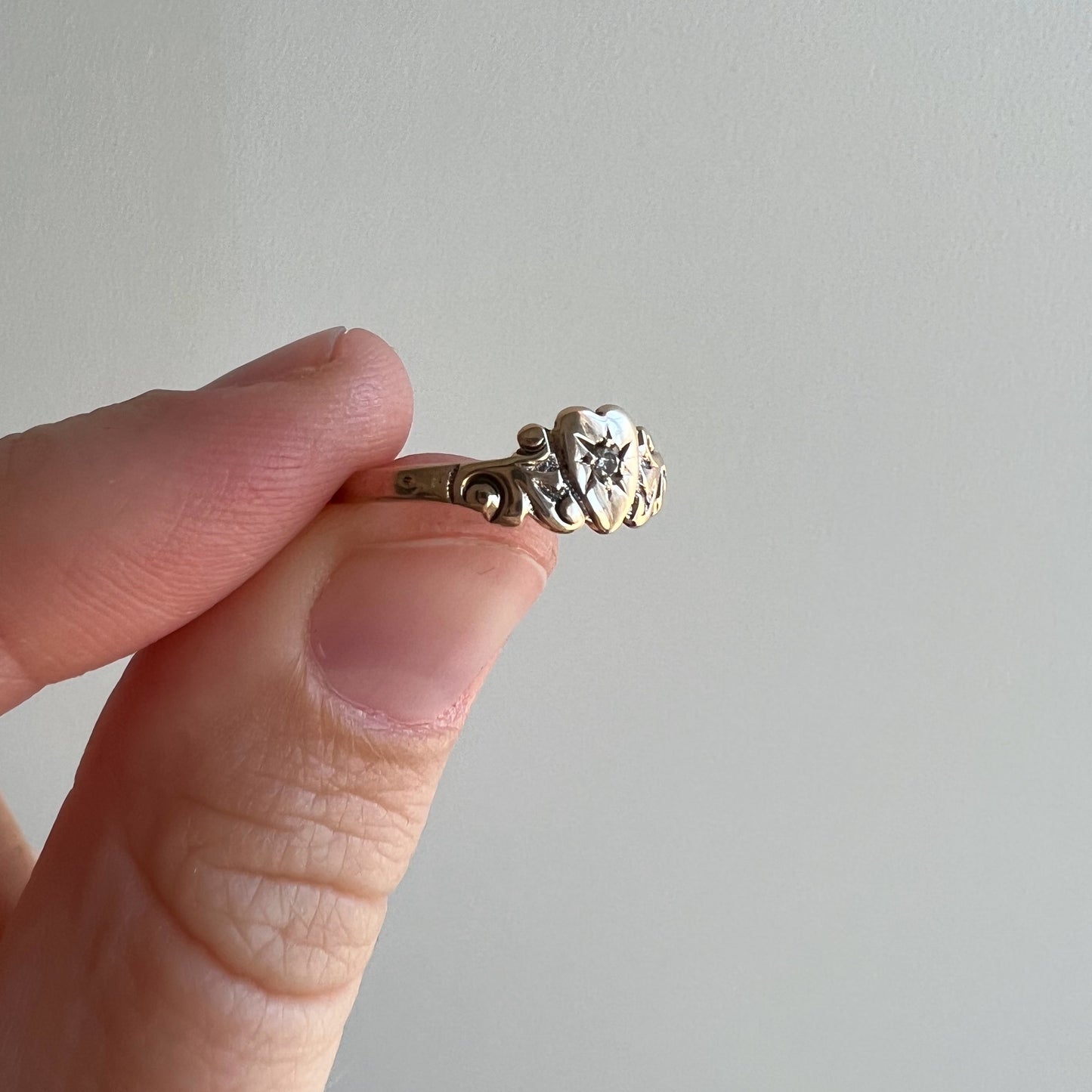 A N T I Q U E // starburst love / 10k rosy yellow gold mini signet ring / size 4.25