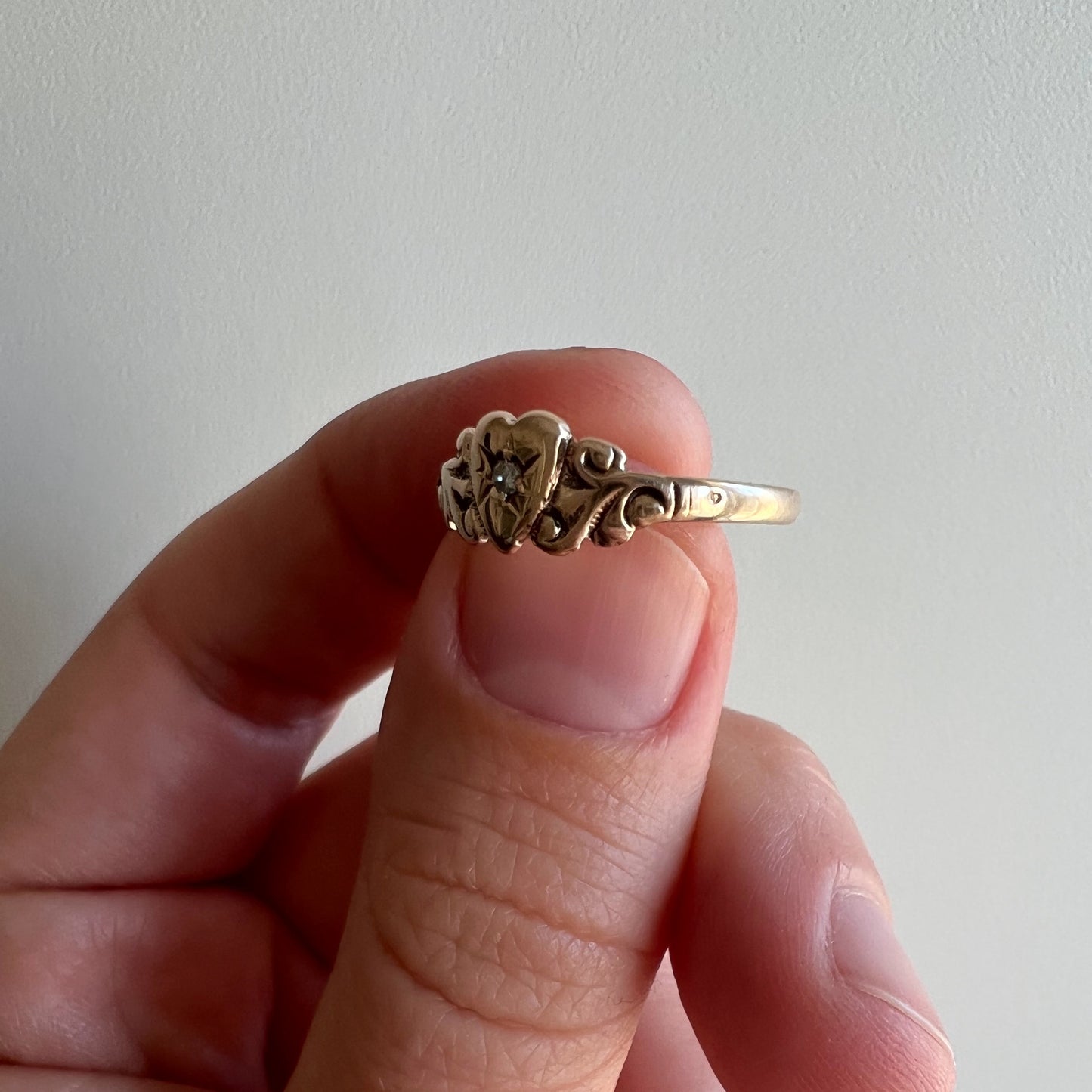 A N T I Q U E // starburst love / 10k rosy yellow gold mini signet ring / size 4.25