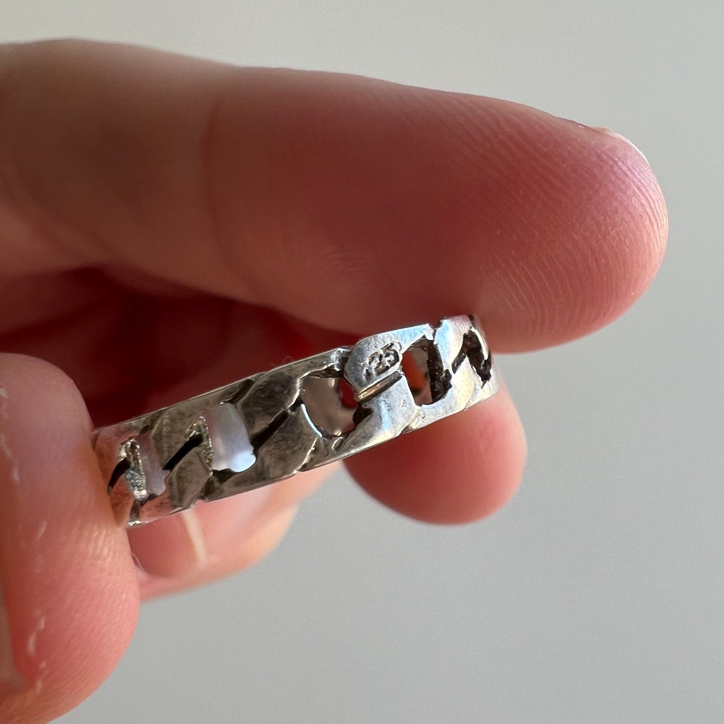 V I N T A G E // interrupted eternity / sterling silver ID curb chain ring / size 7-7.25