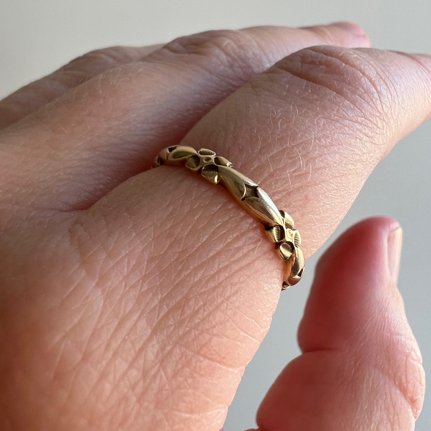 very very V I N T A G E // forget me not love / 14k yellow gold floral and heart eternity band / size 6.25