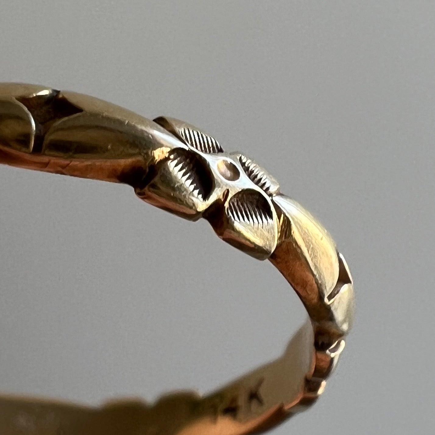 very very V I N T A G E // forget me not love / 14k yellow gold floral and heart eternity band / size 6.25