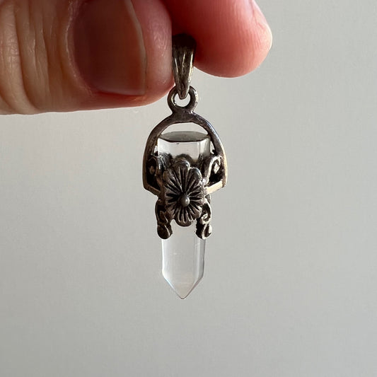 V I N T A G E // to the point / floral sterling silver motif quartz crystal point pendant