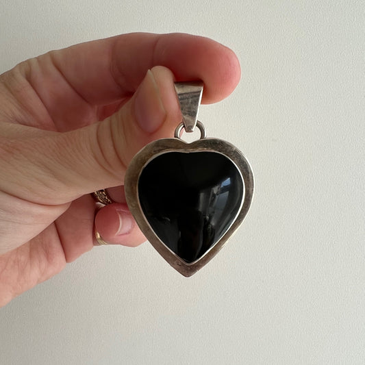 V I N T A G E // dark heart / sterling silver and black onyx heart pendant