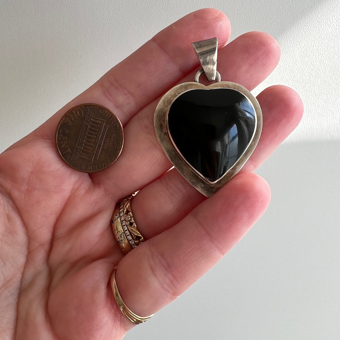 V I N T A G E // dark heart / sterling silver and black onyx heart pendant