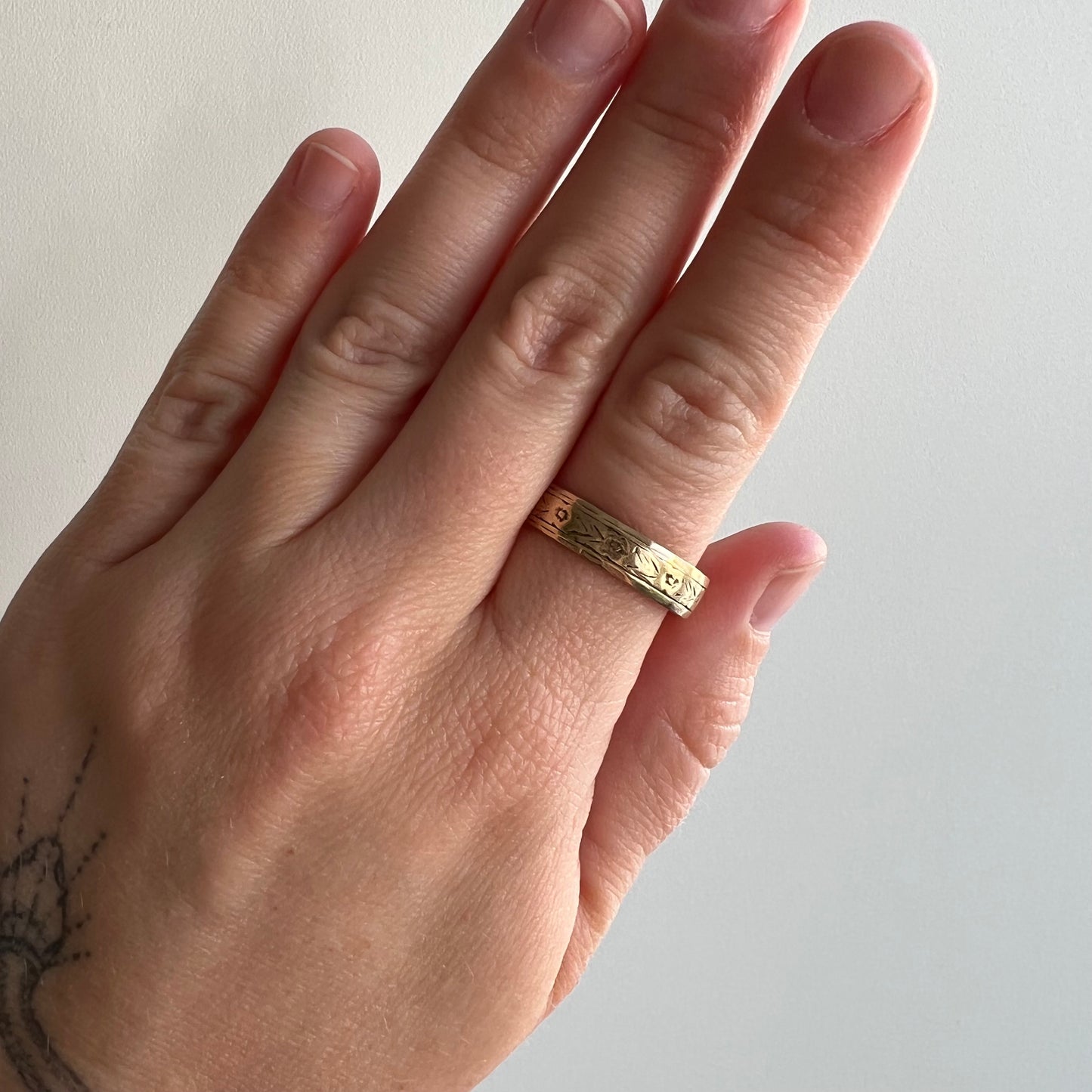 V I N T A G E //  forever forget me nots / 1970s floral eternity band in British 9k yellow gold / size 9.75