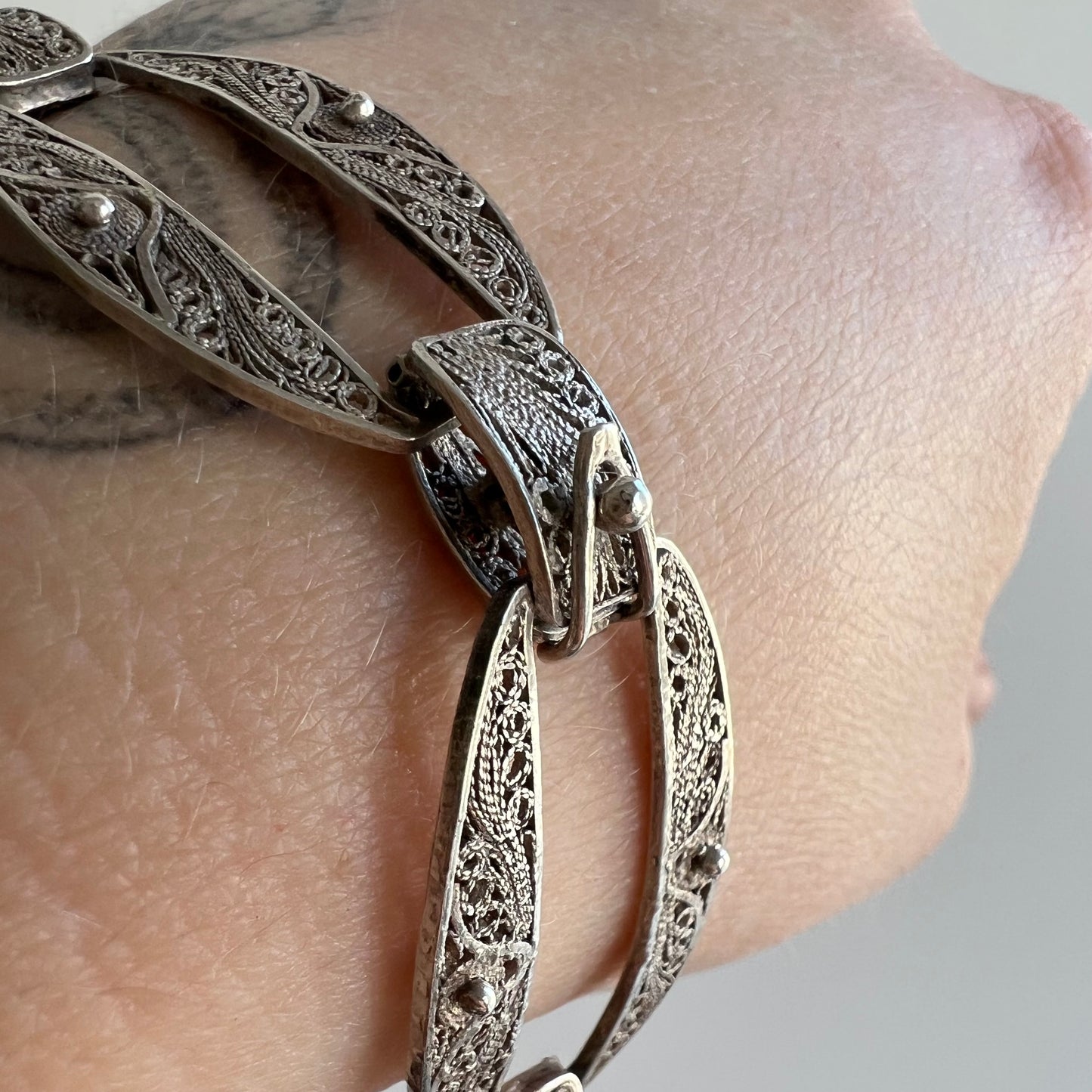 V I N T A G E // linked lace / unmarked, spun sterling silver filagree bracelet / 8" long and 16mm wide links