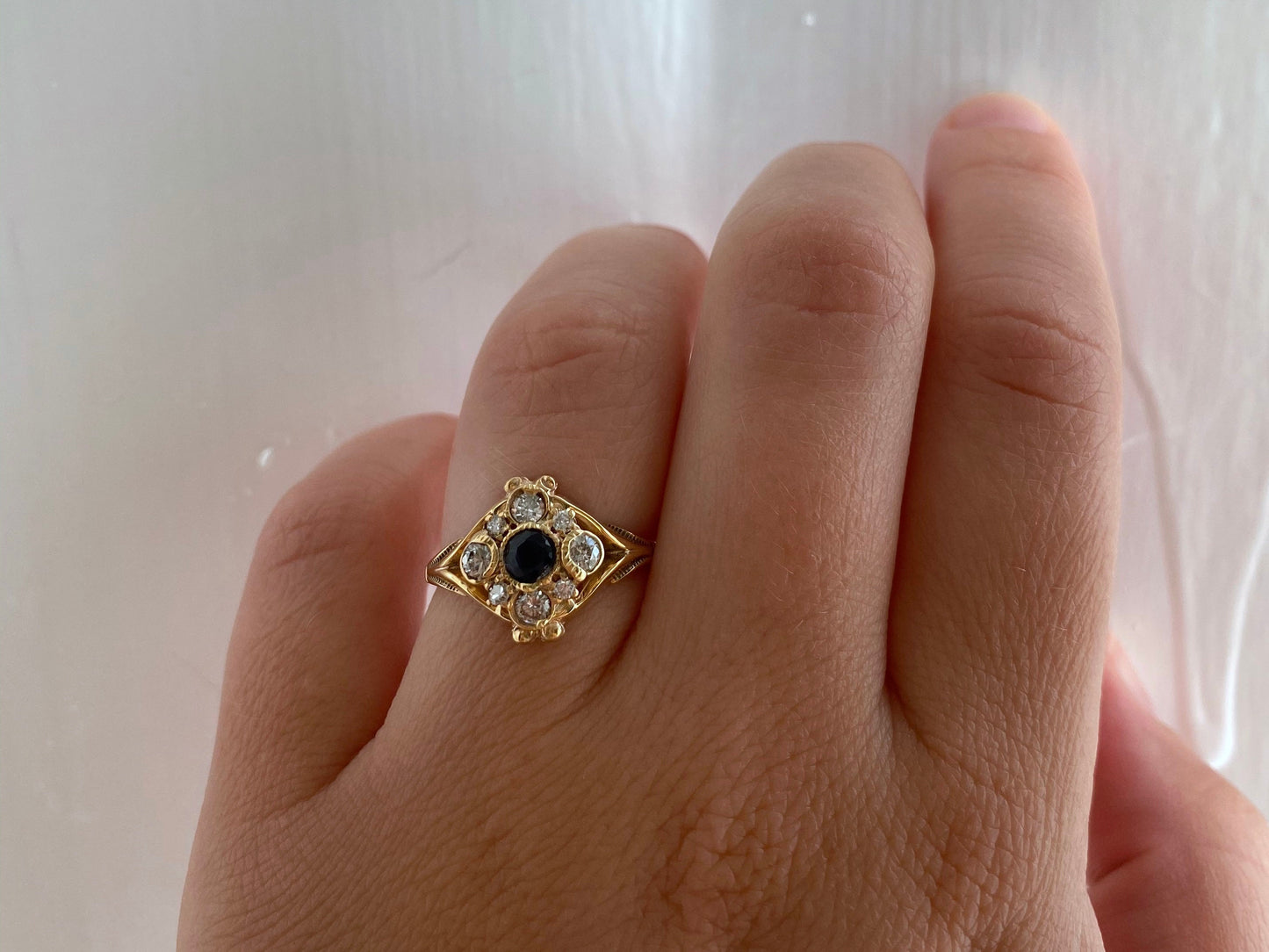 V I N T A G E // daisy dreams / 10k yellow gold cluster ring / midnight blue sapphire and brilliant white diamonds / size 5.5