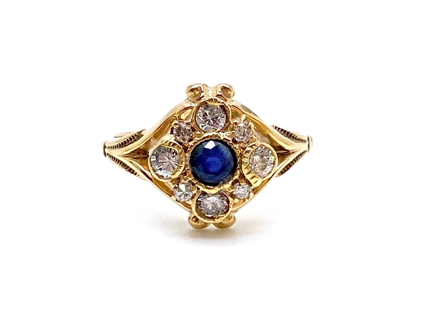 V I N T A G E // daisy dreams / 10k yellow gold cluster ring / midnight blue sapphire and brilliant white diamonds / size 5.5