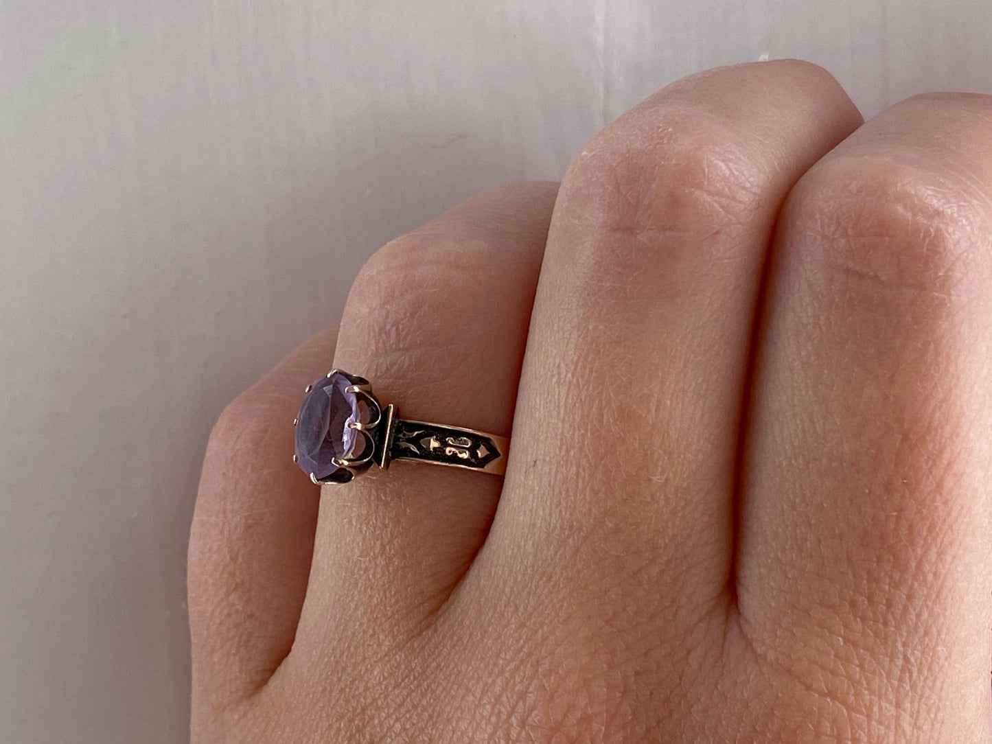 V I N T A G E // solitaire perfection / engraved 10k rose gold victorian signet ring with amethyst solitaire / size 6.75