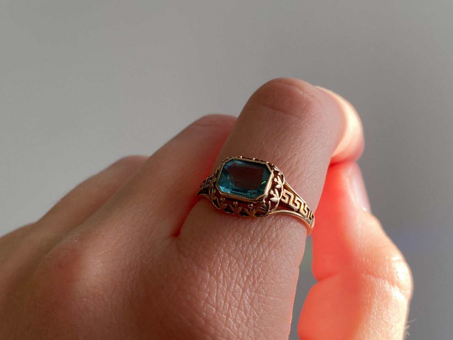 V I N T A G E // Greek Key tulips / 10k yellow floral filigree ring with emerald cut blue glass stone / art nouveau style / size 7.5