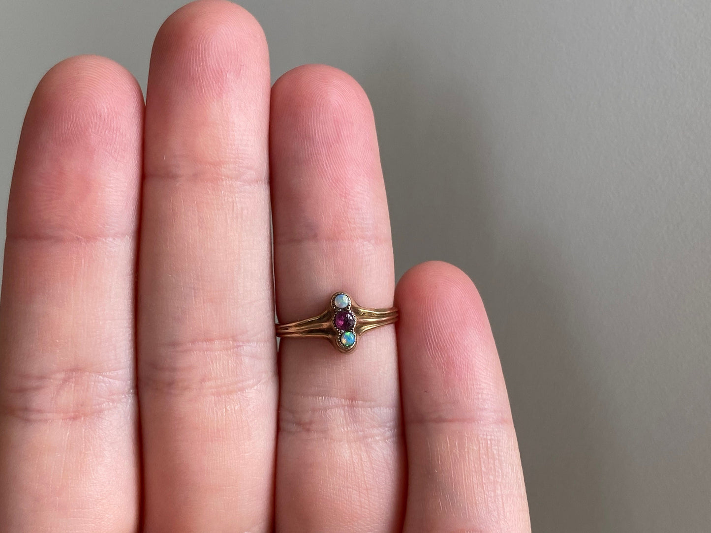 V I N T A G E // infinite opals / Victorian garnet and opal trilogy ring / 10k rose gold baby child midi ring / size 2.25 ish