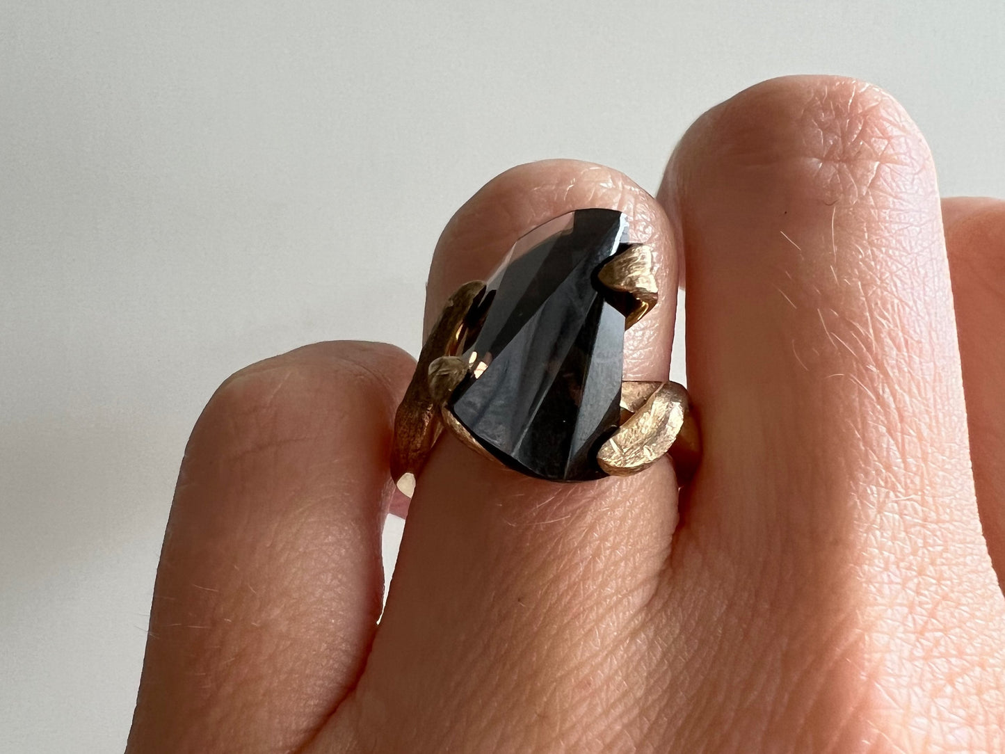 V I N T A G E // mid century quirky / geometric smoky quartz set in 10k  / modernist style / size 4.75