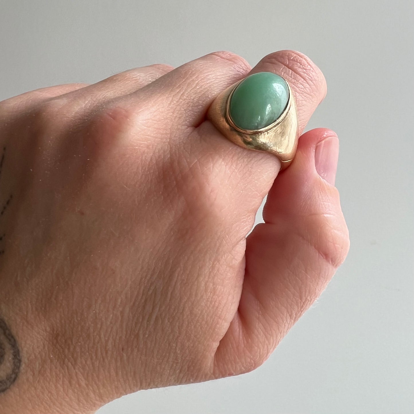 very very V I N T A G E // green with envy / 14k and jade ring / size 9 to 9.25