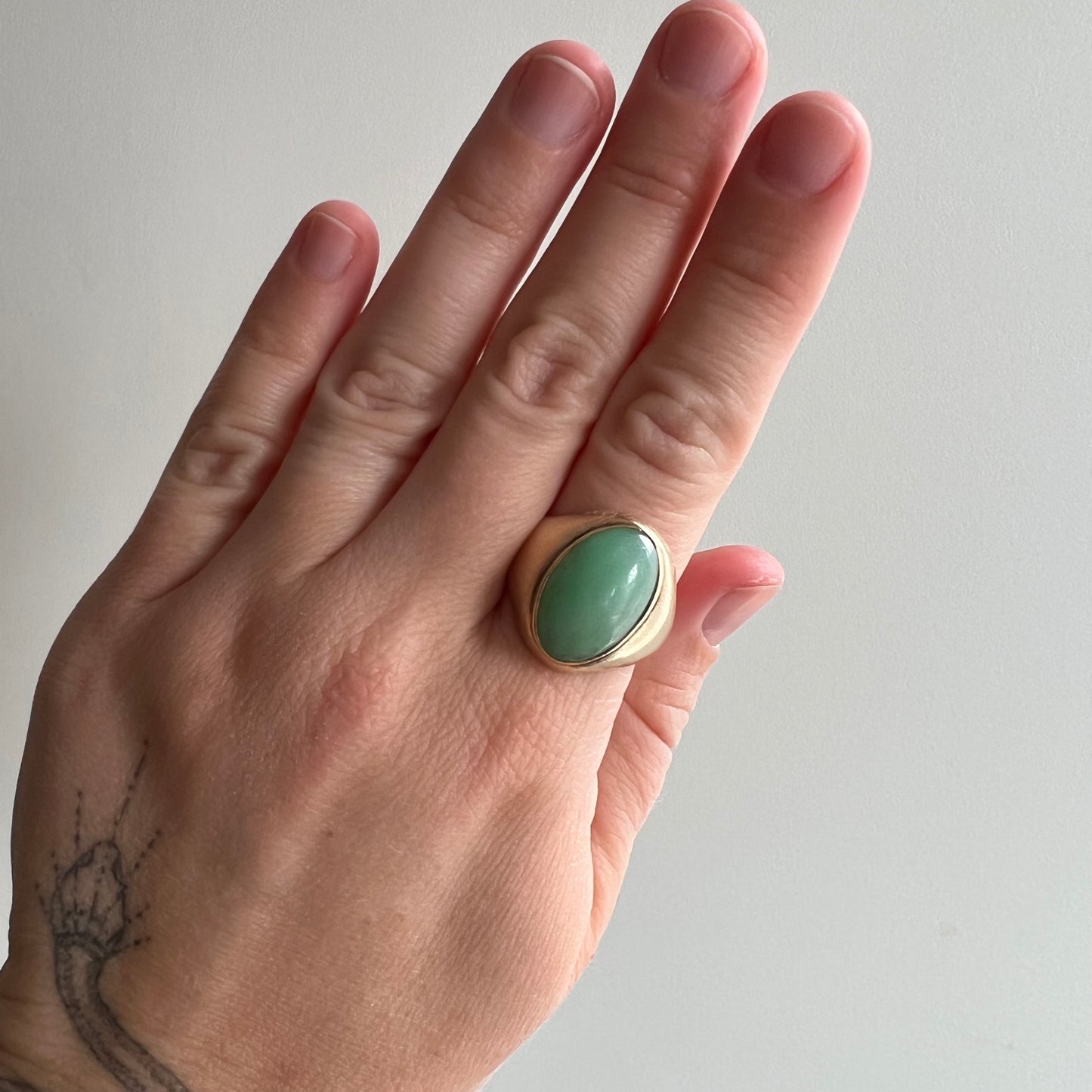 very very V I N T A G E // green with envy / 14k and jade ring / size 9 to 9.25