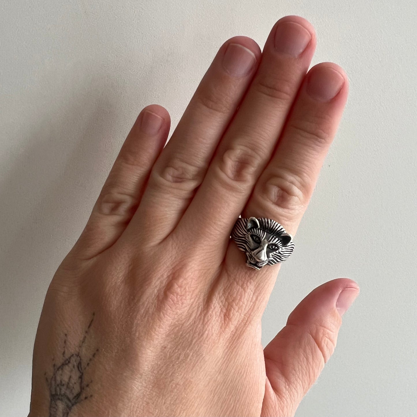 V I N T A G E // big cat grin / sterling silver lion ring / size 6