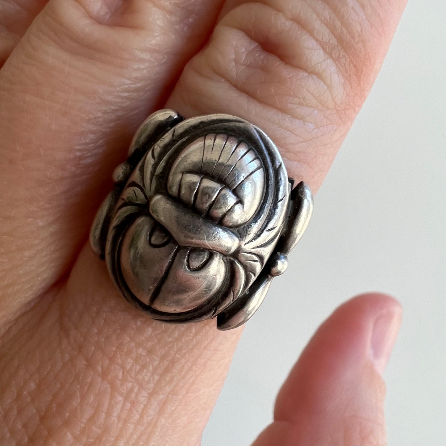 very very V I N T A G E // ambiguous crawler / sterling silver ring / size 6