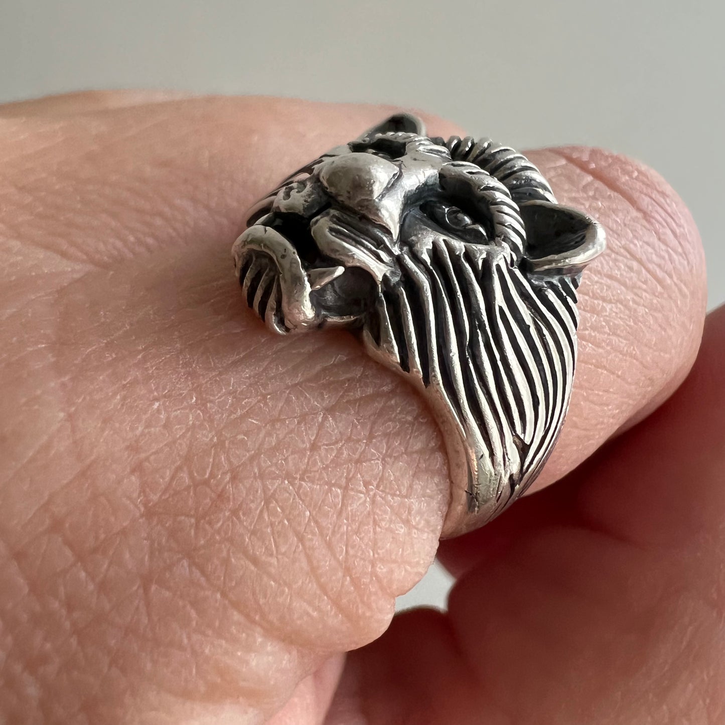 V I N T A G E // big cat grin / sterling silver lion ring / size 6