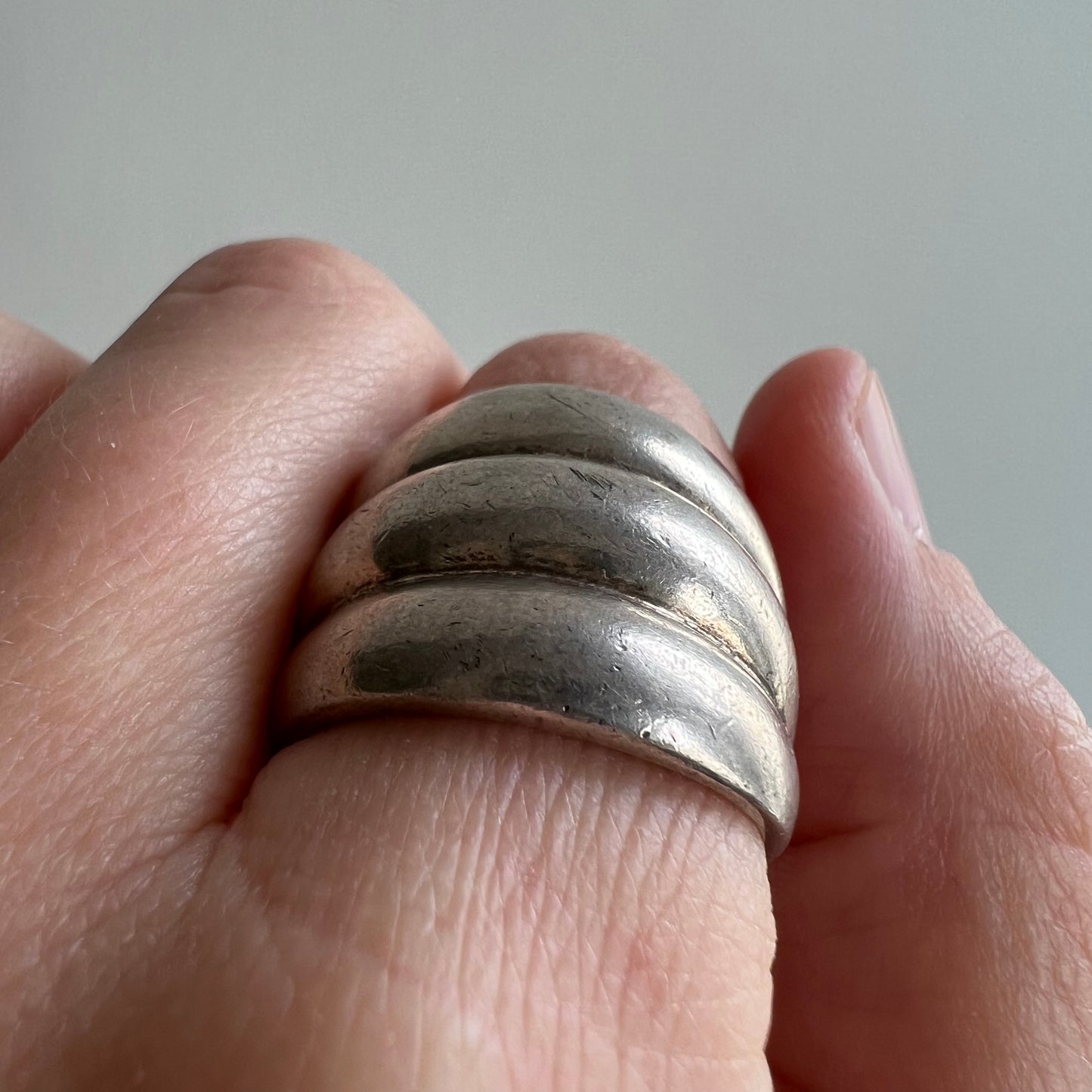 V I N T A G E // triple donut / sterling silver ribbed full finger dome ring / size 7.5 to 7.75